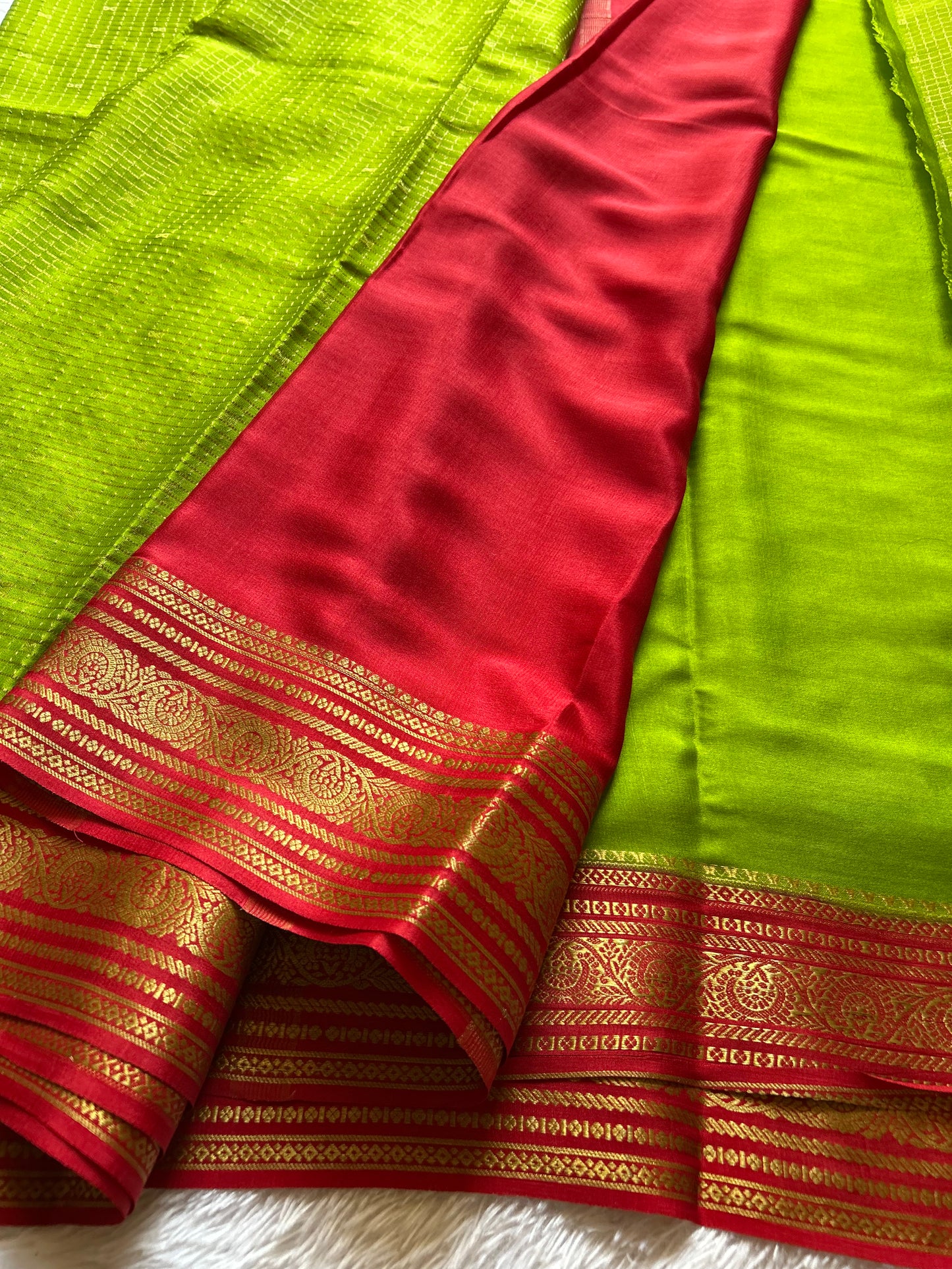 Haasini (2D) : Mehendi green-red