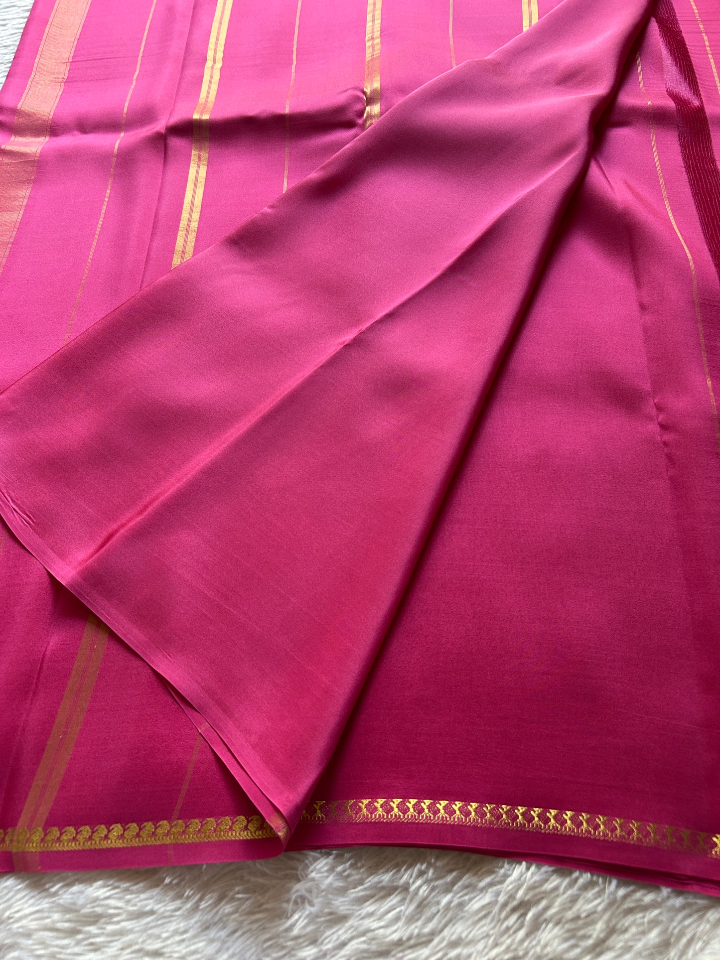 Manikya : Solid Hot pink