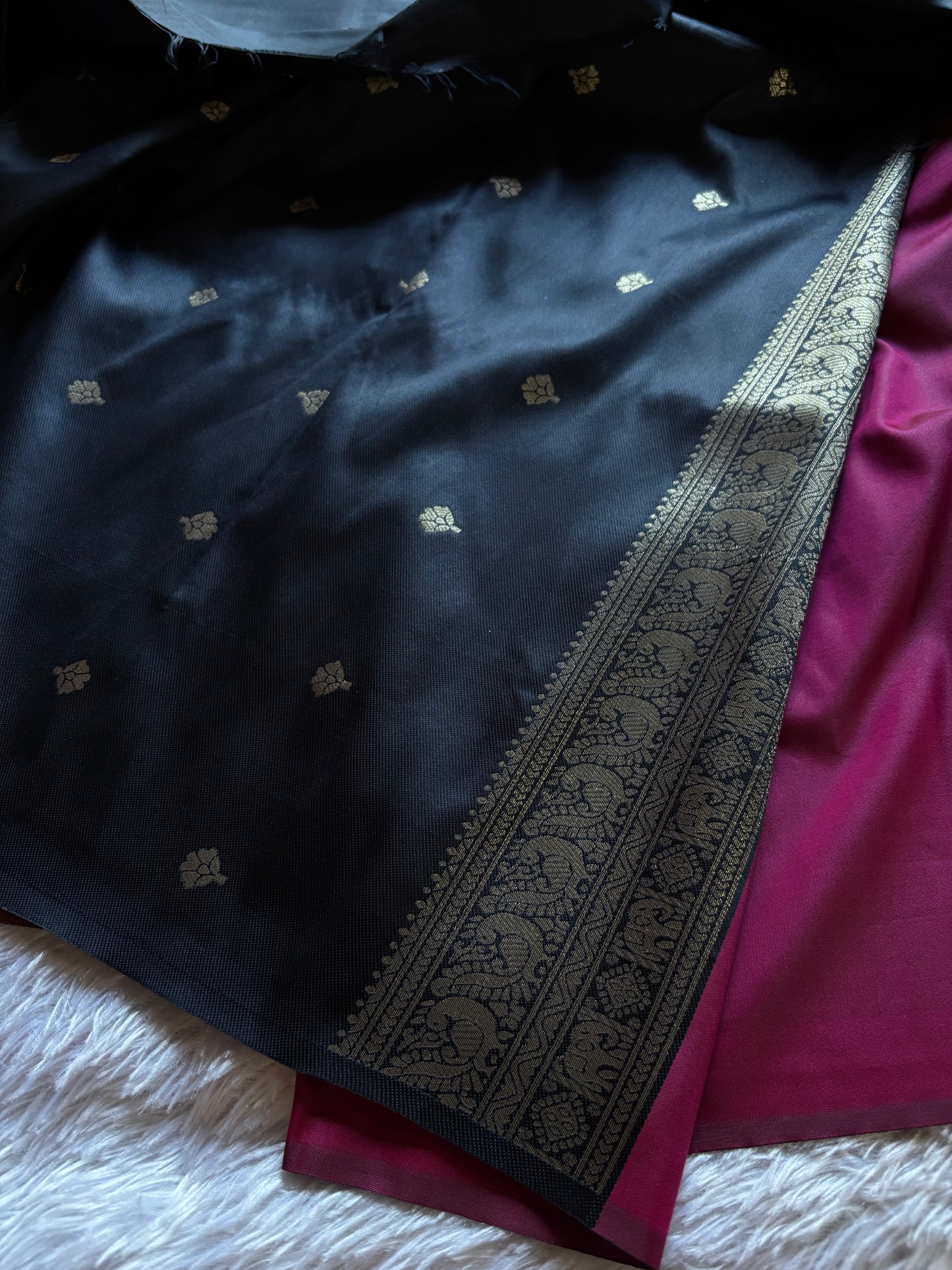 NYD136 (2D) : Deep magenta-black