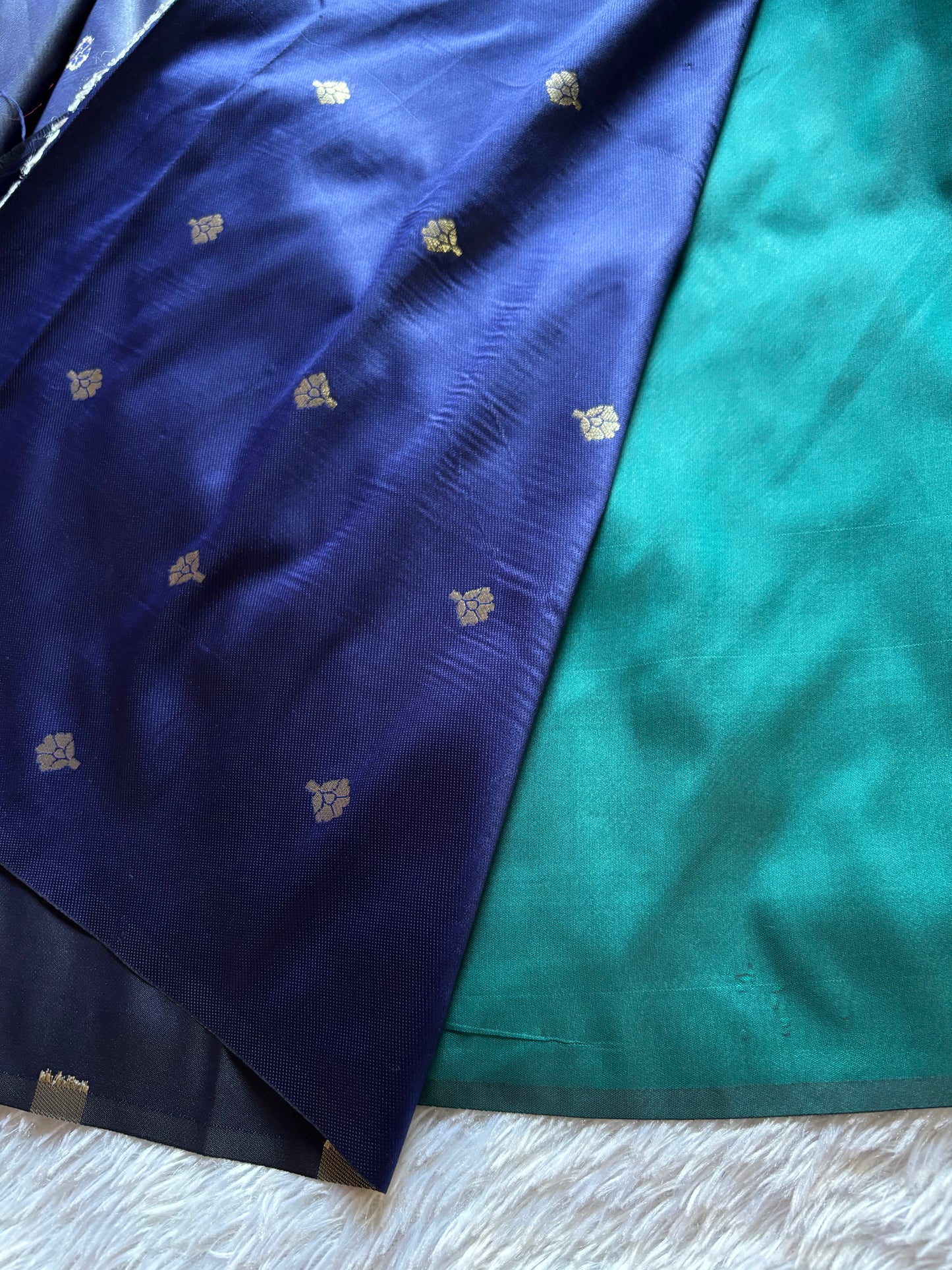 NYD136 (2D) : Peacock blue-royal blue