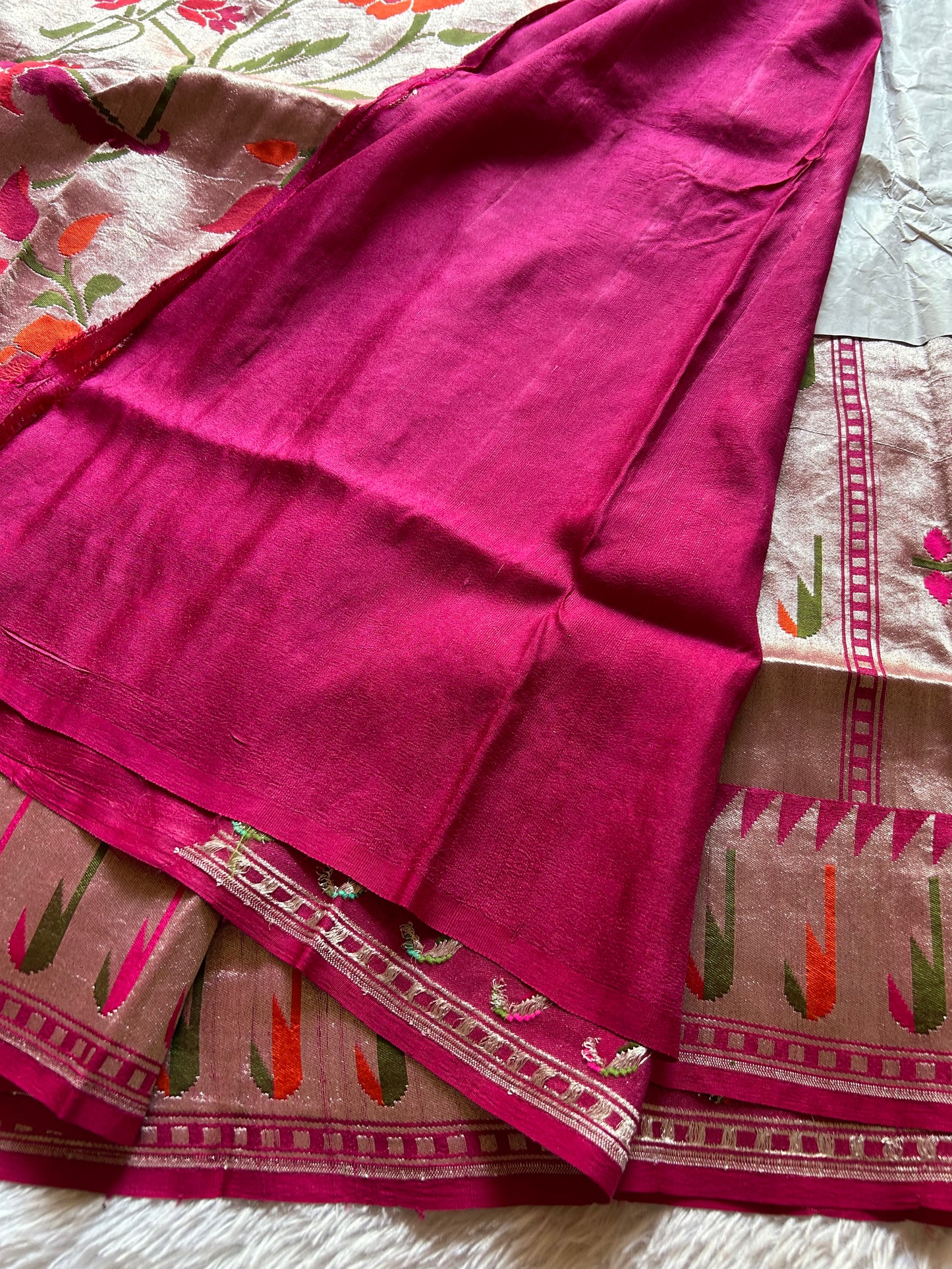 Vaidehi (2D) : Metallic silver-rani pink