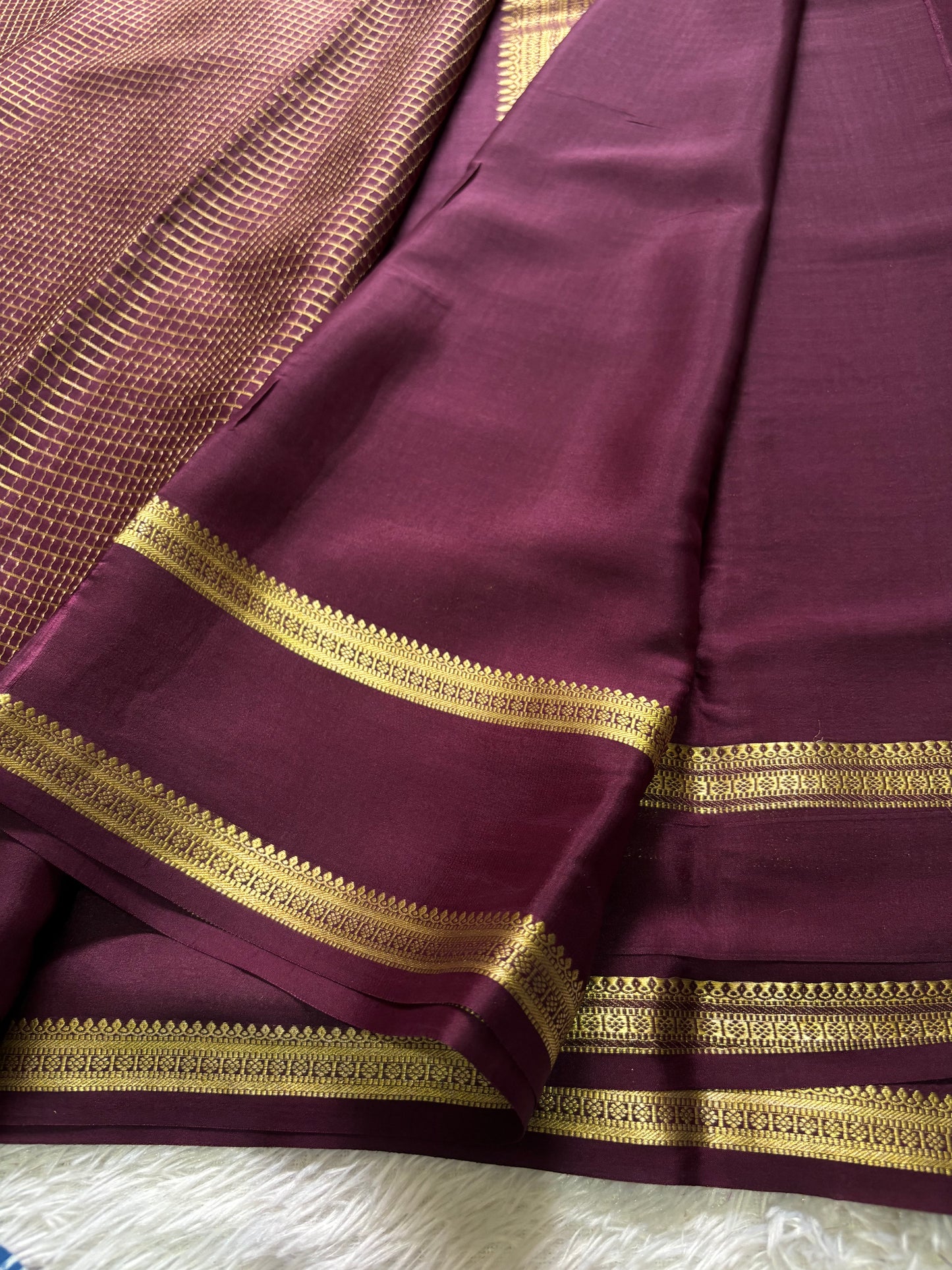 Himani : Solid Dark wine