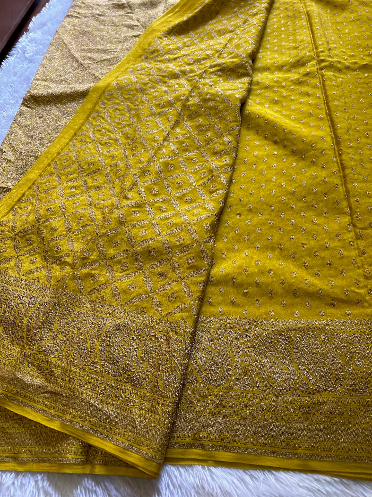 Menaka : solid yellow
