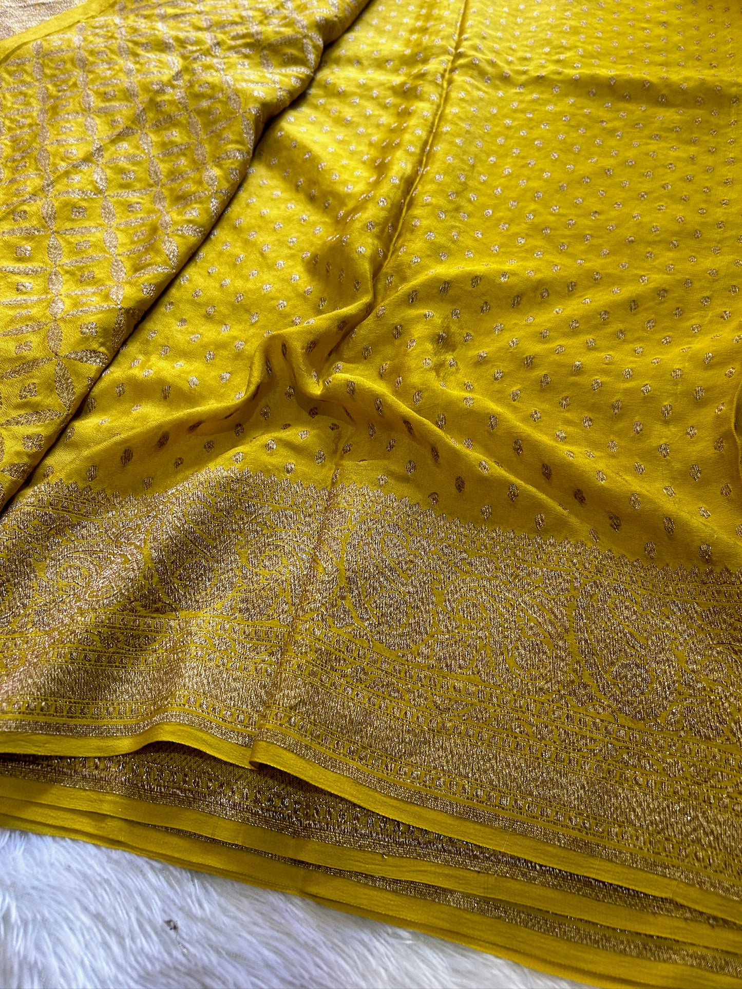 Menaka : solid yellow