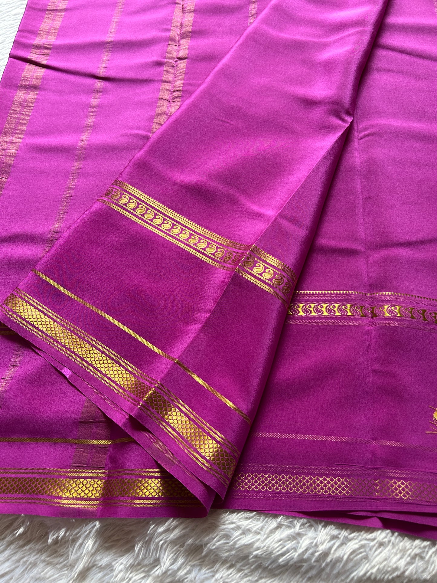 Guna : Solid Bright Magenta