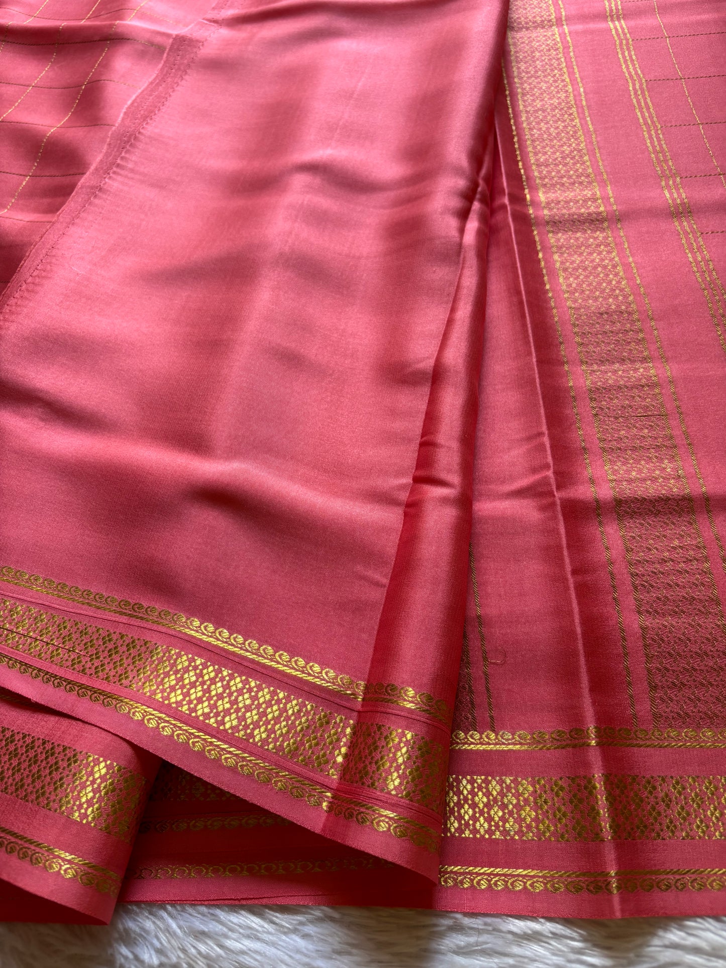 Madhavi : Solid Coral peach