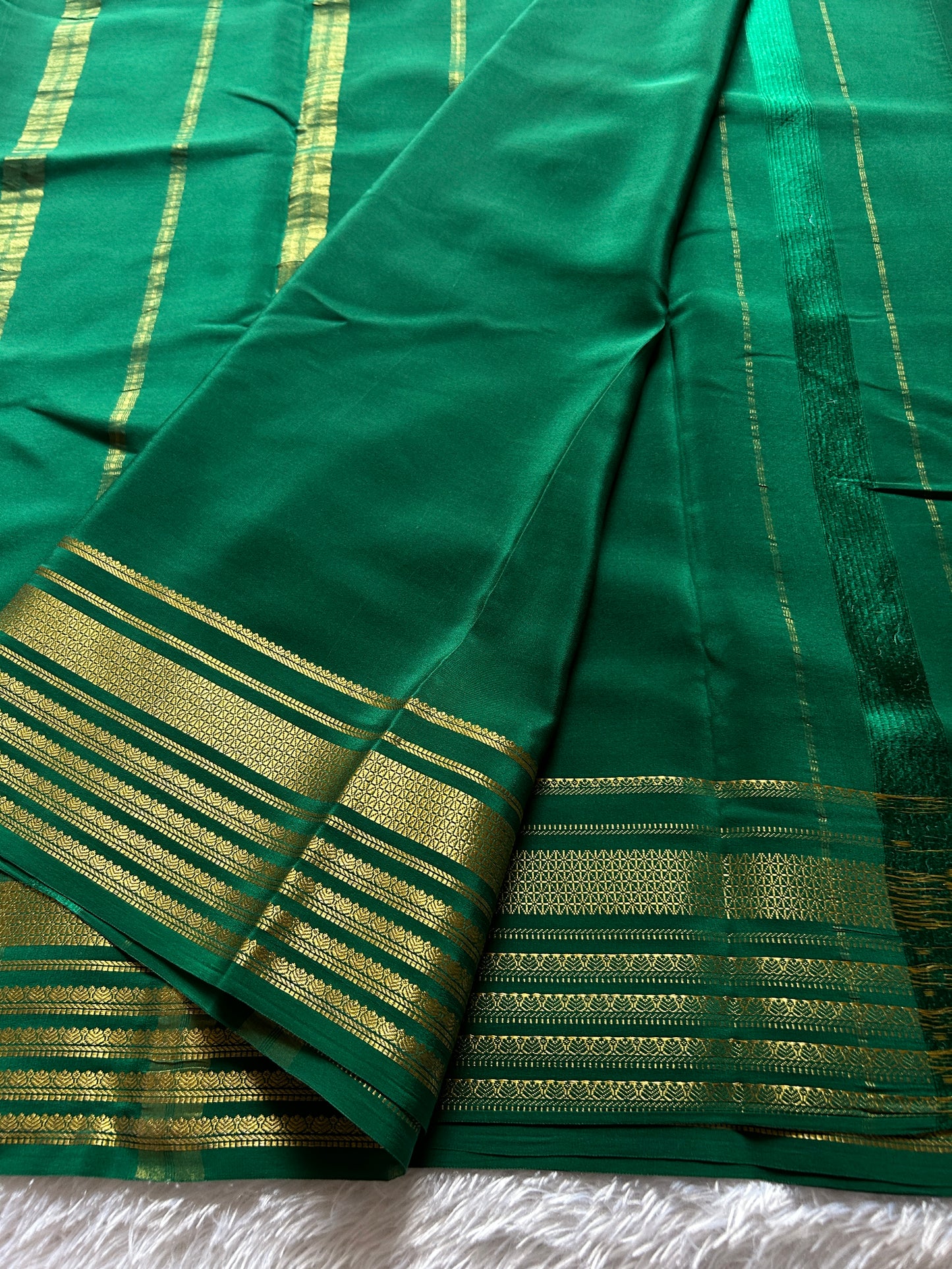 Atreyi : Solid Bottle green