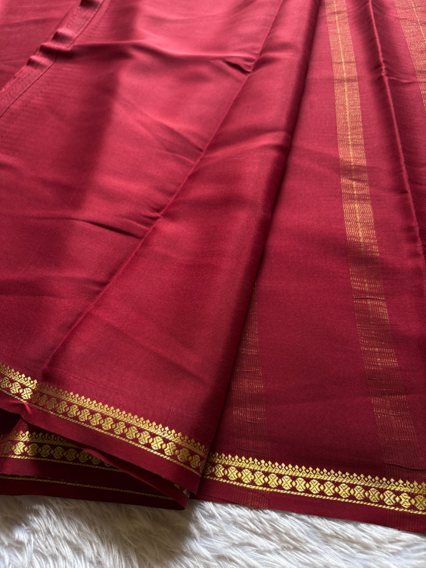 Ratna : Solid Maroon