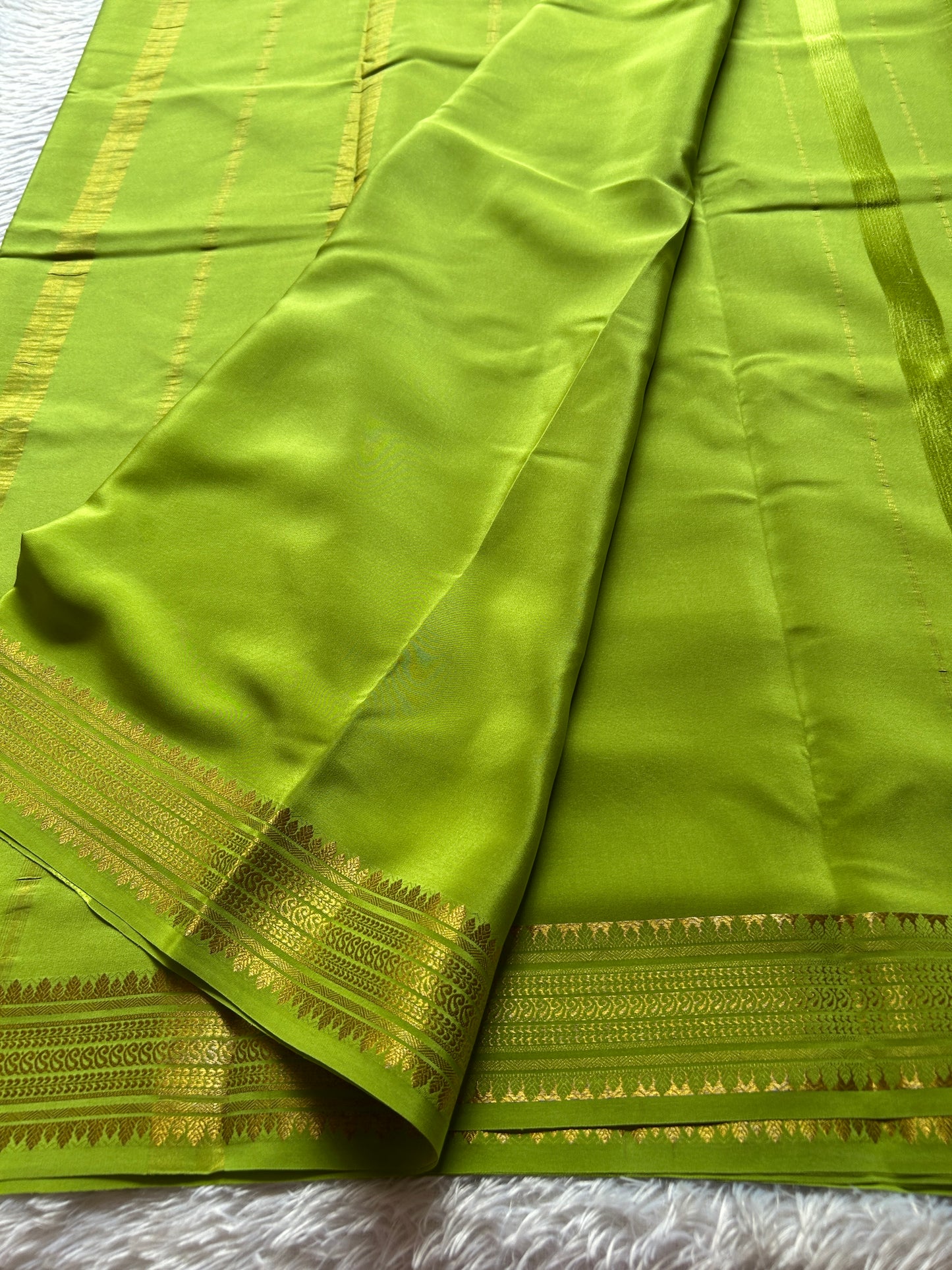Komala : Solid Mehendi green
