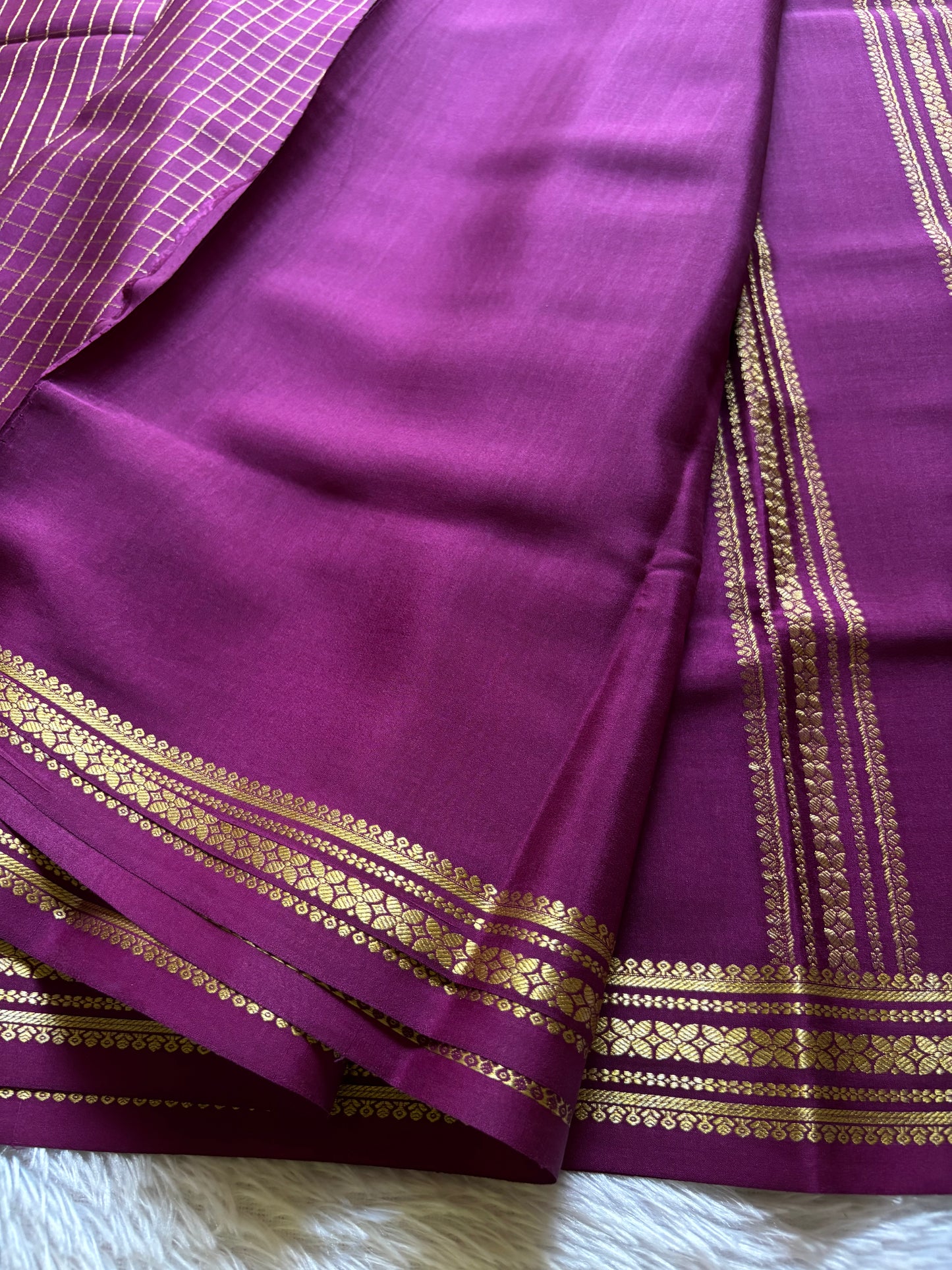 Madhura : Solid Dark magenta
