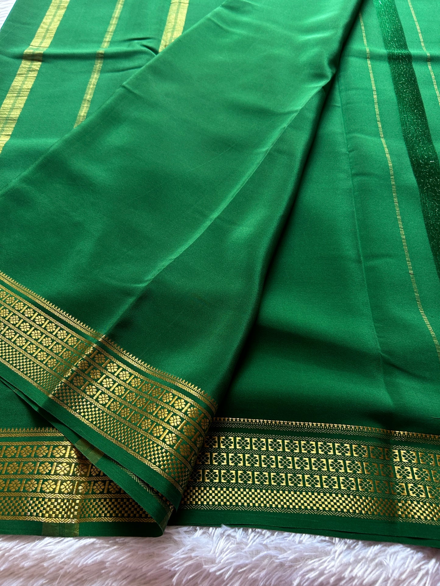 Mallige : Solid Bottle green