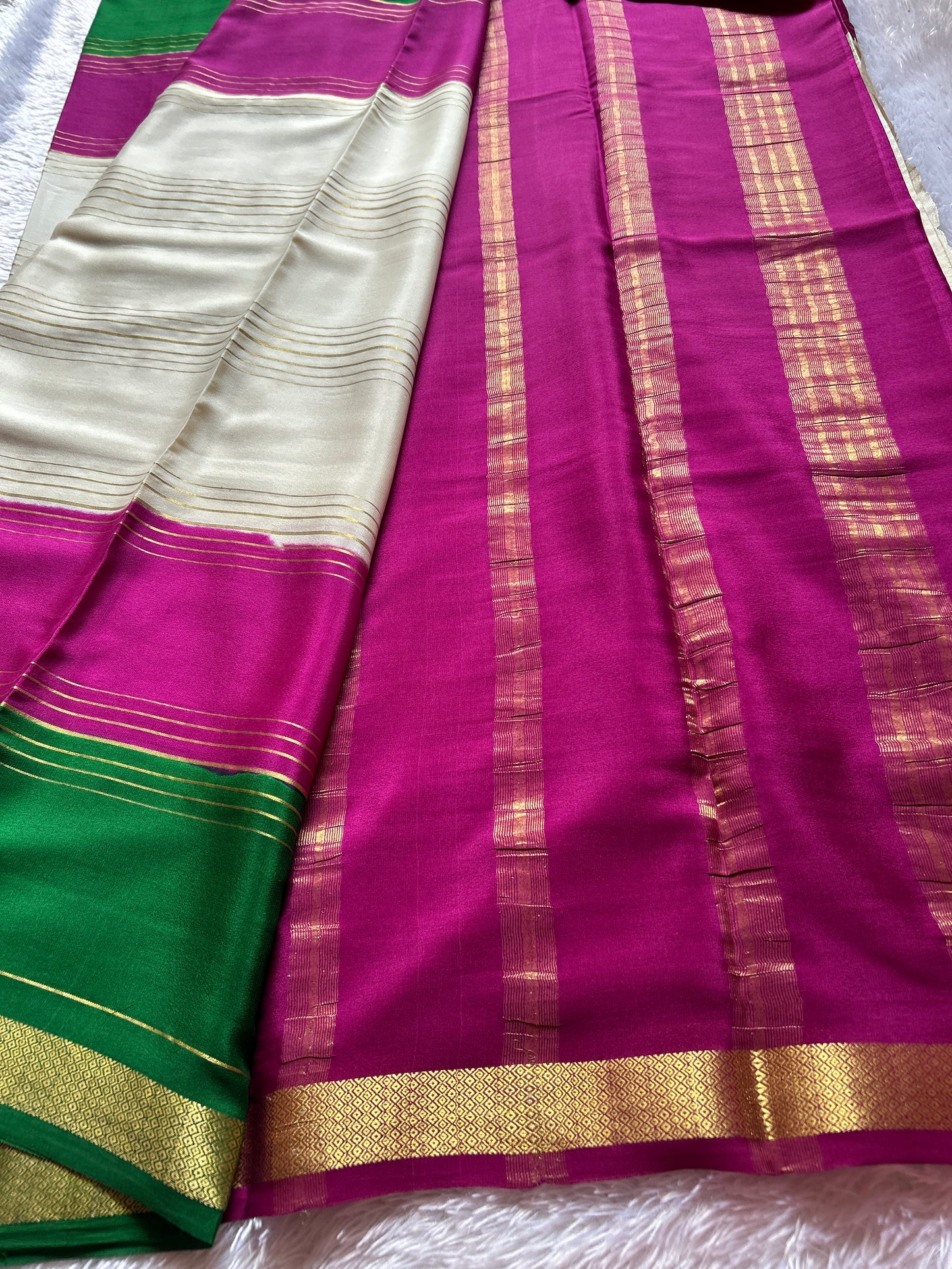 Trinetri (3D) : Off white-pink-green