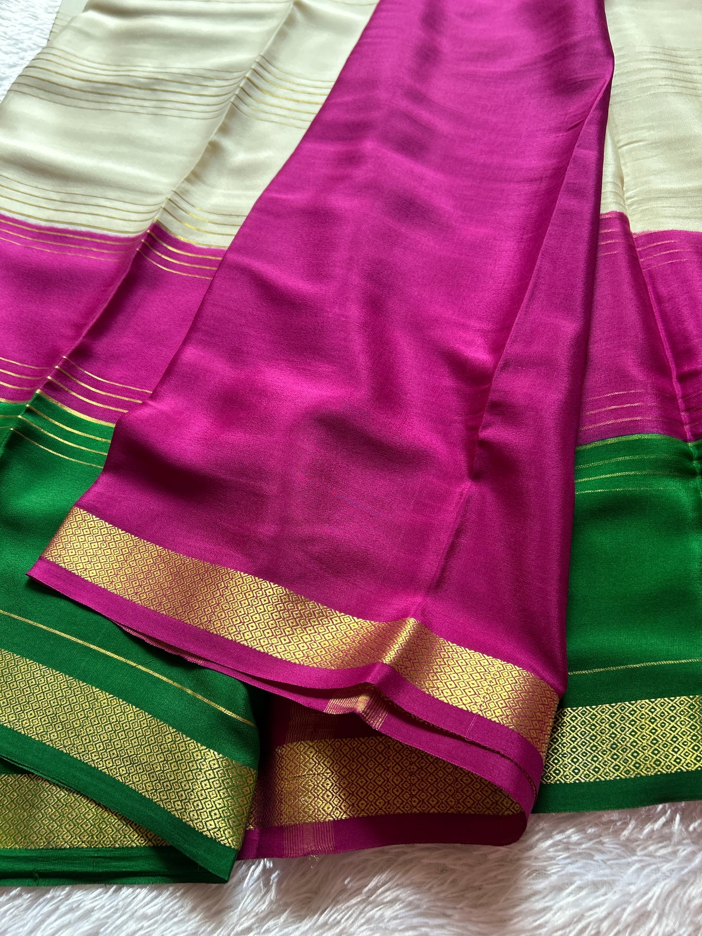 Trinetri (3D) : Off white-pink-green