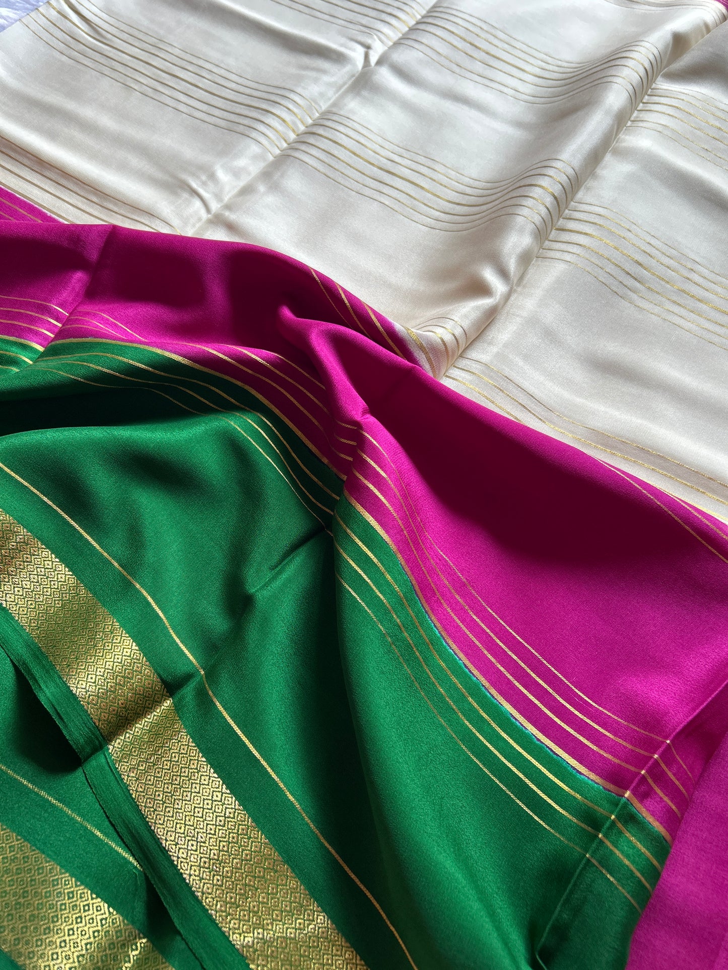 Trinetri (3D) : Off white-pink-green