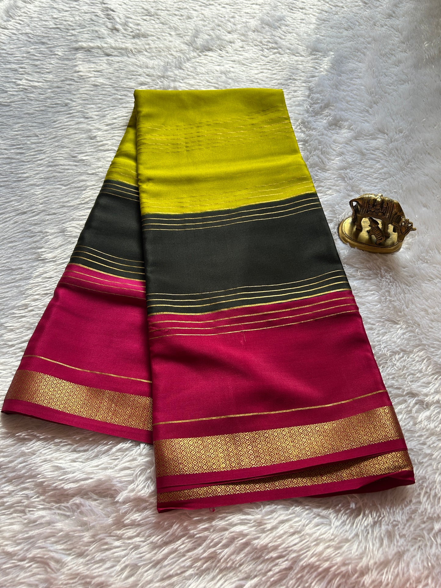 Trinetri (3D) : Olive green-black-pink