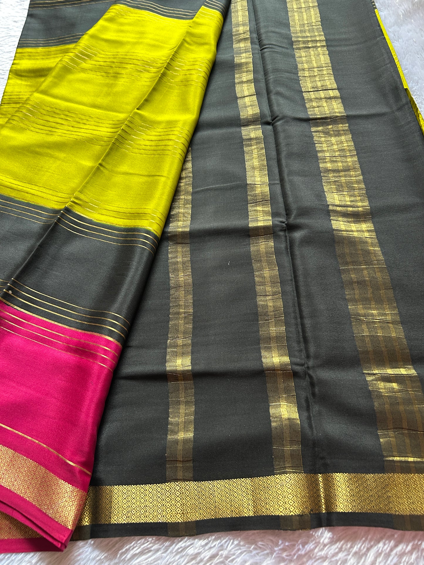 Trinetri (3D) : Olive green-black-pink