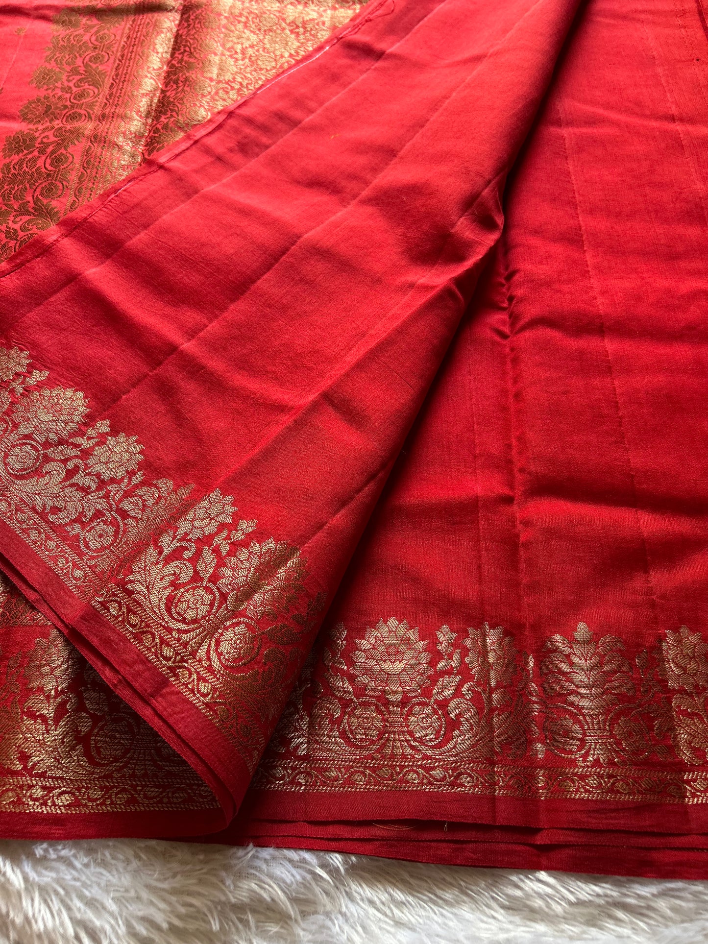 Banarasi Chiniya : Solid Red