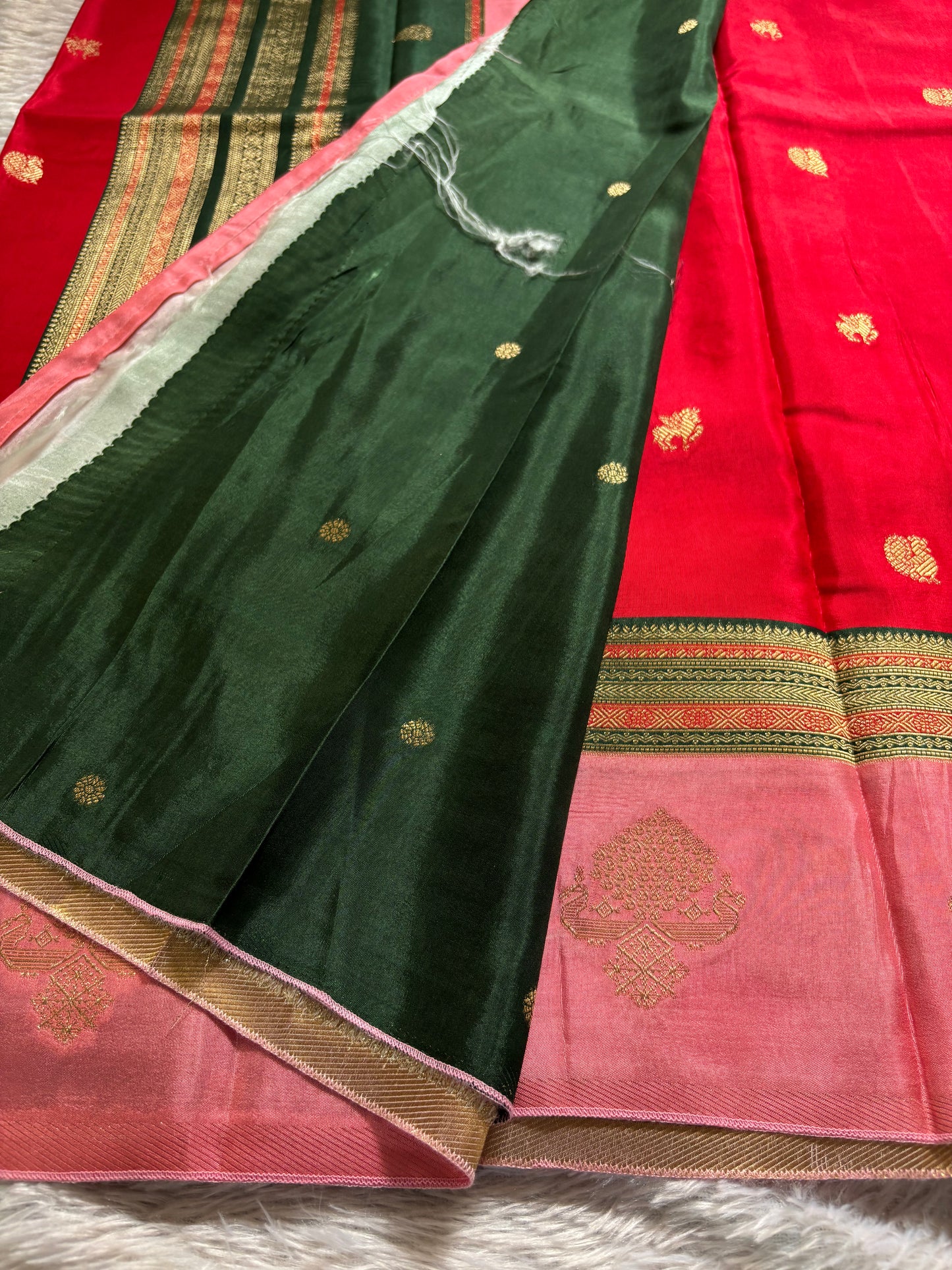 NAL206 (3D) : Red-dark green-baby pink