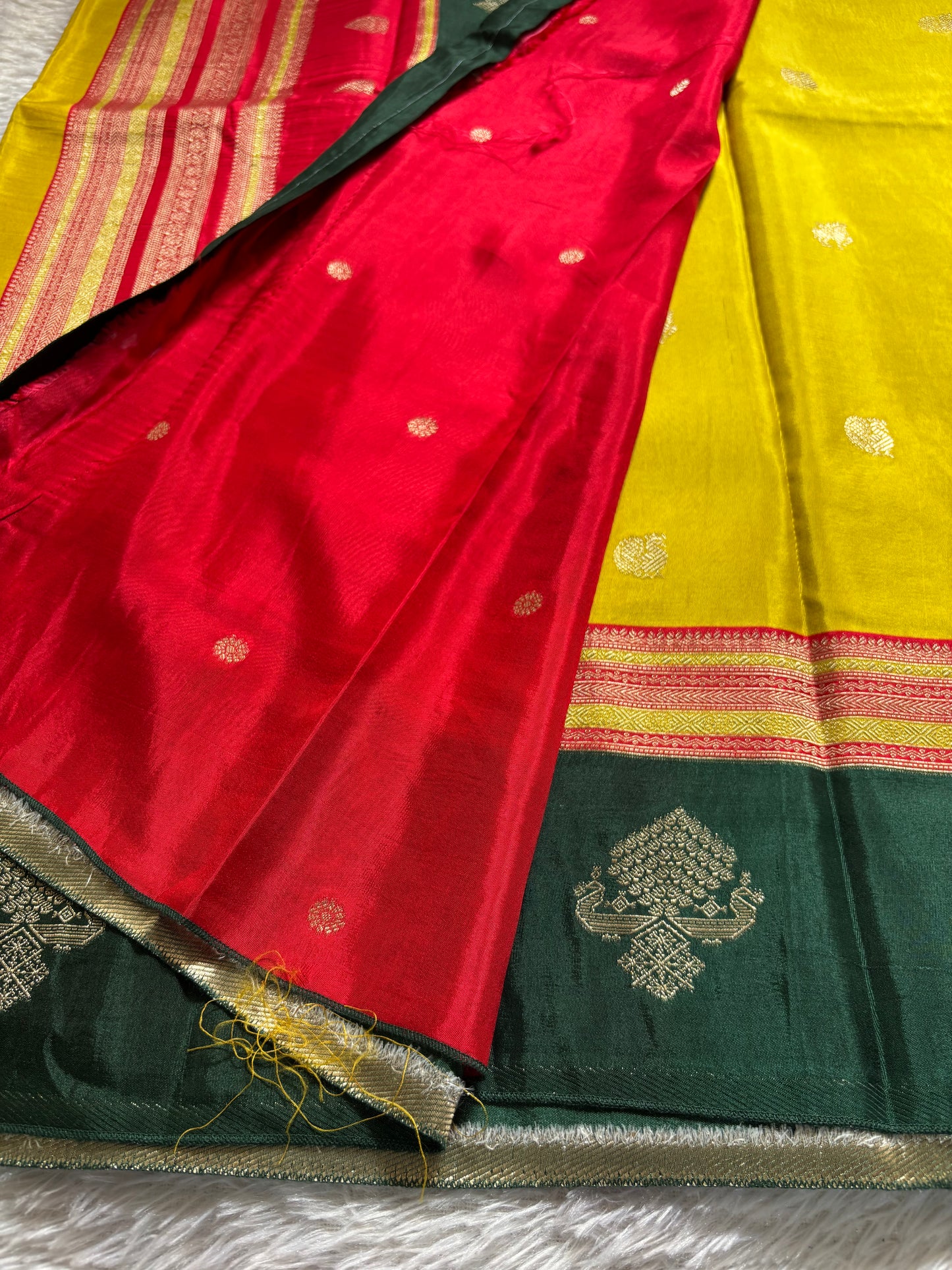 NAL206 (3D) : Yellow-red-dark green
