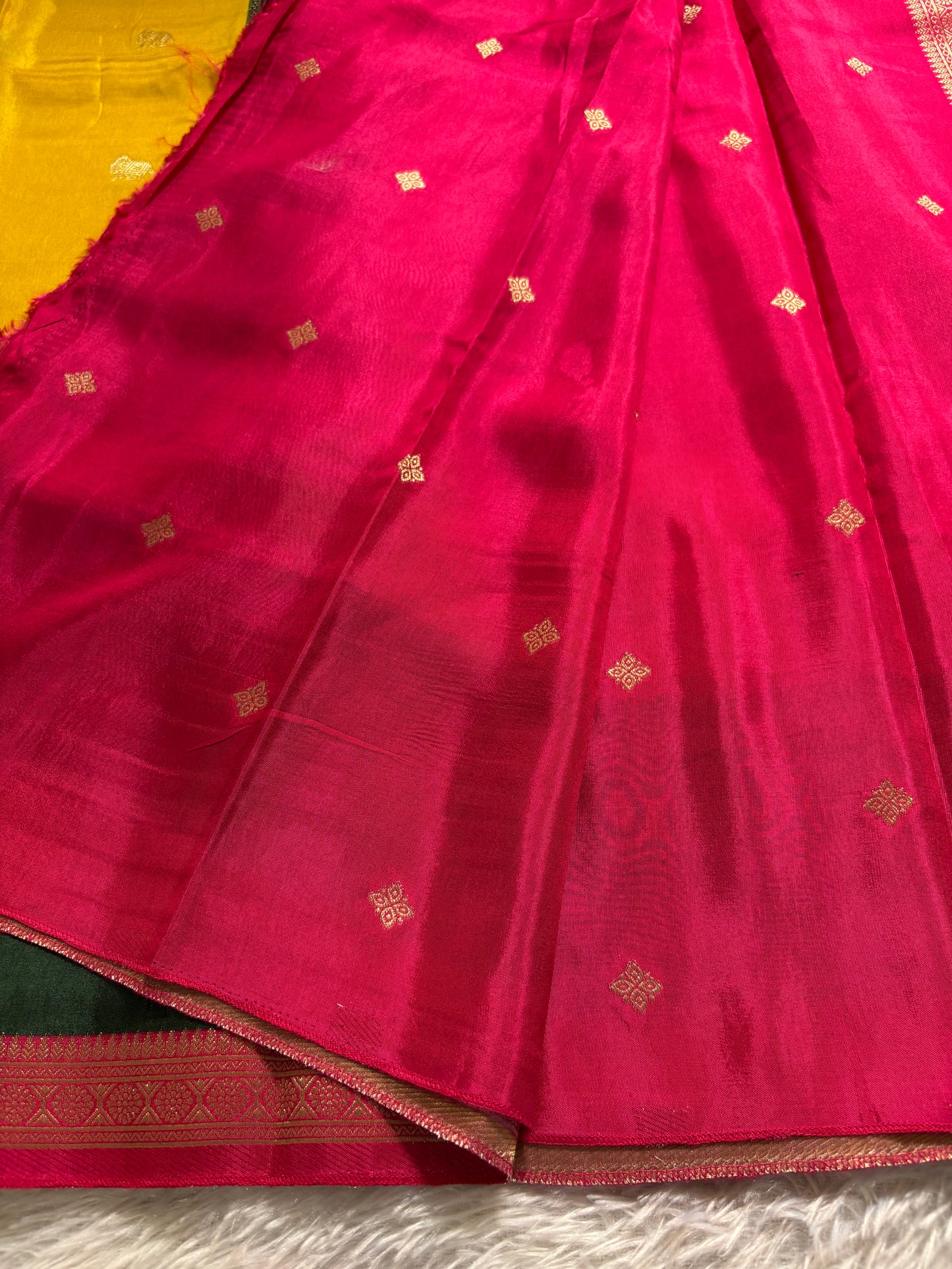 NAL207 (3D) : Yellow-pink-green