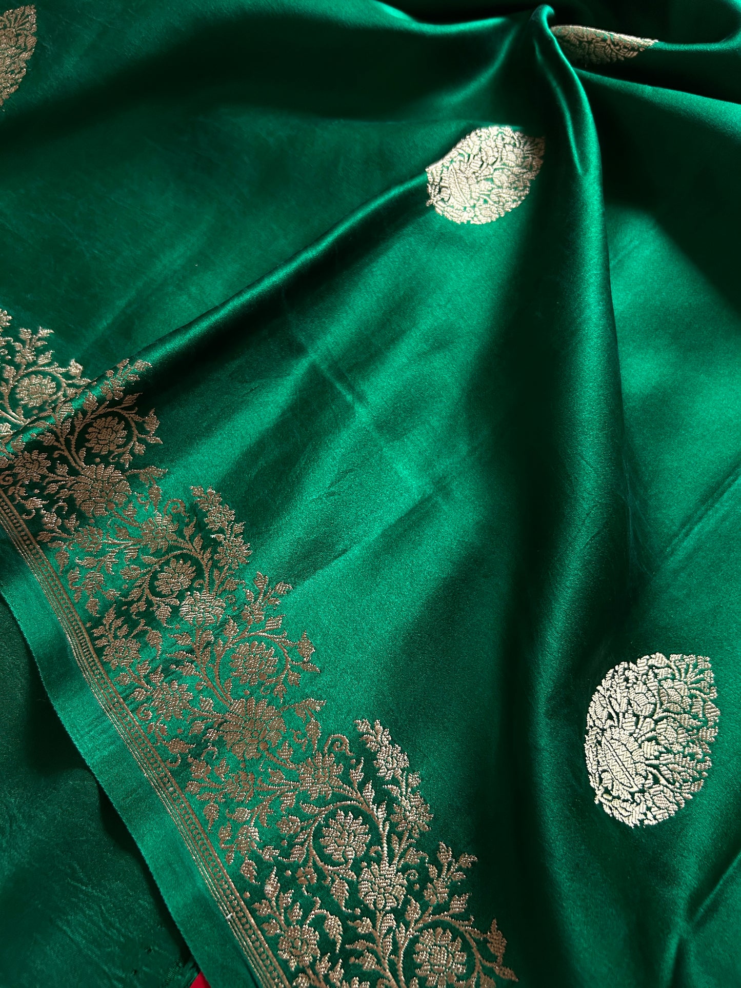 Madhubala : Solid Bottle green