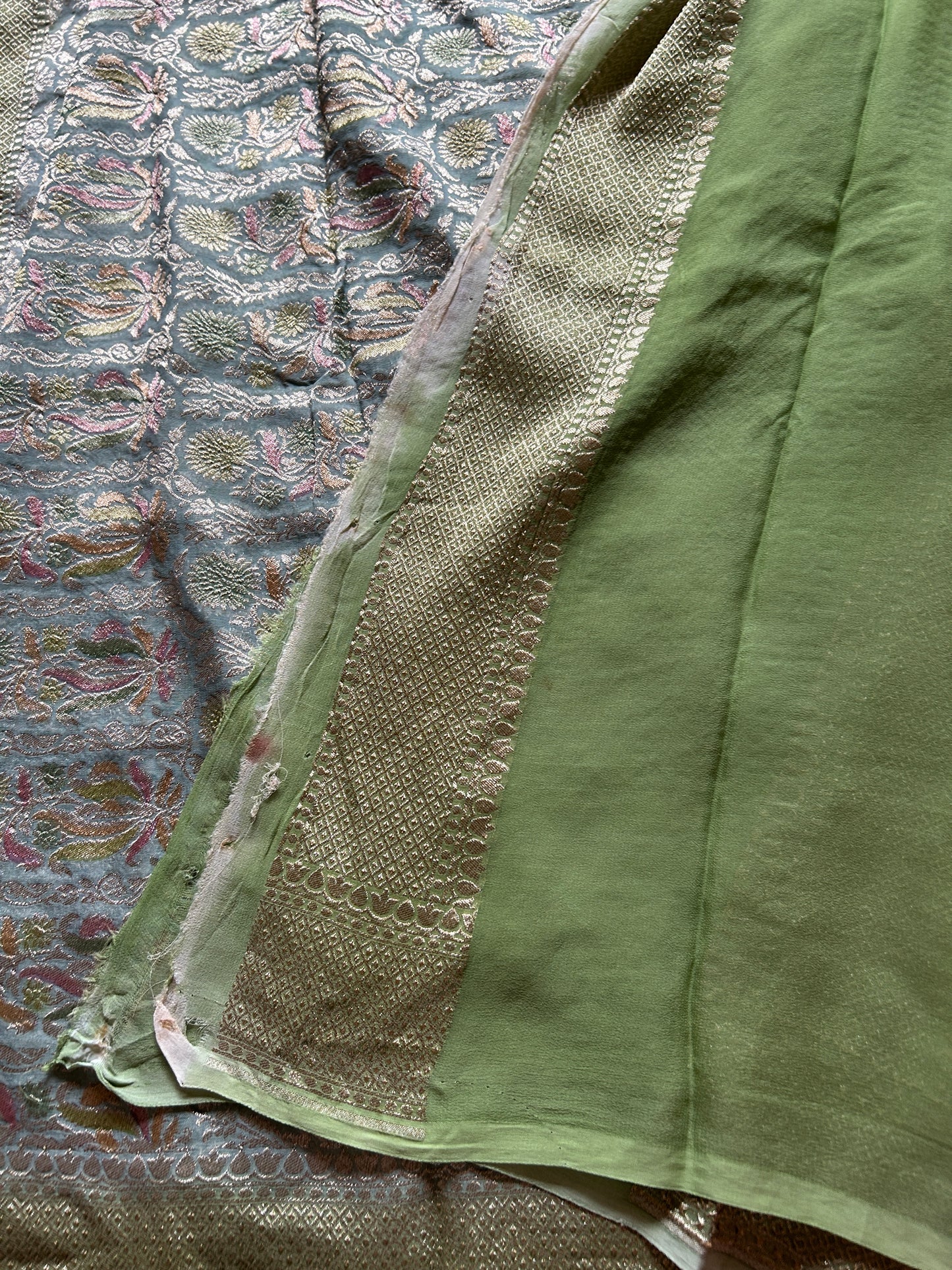 Pure Chiffon Georgette (2D) : Off white-pista green