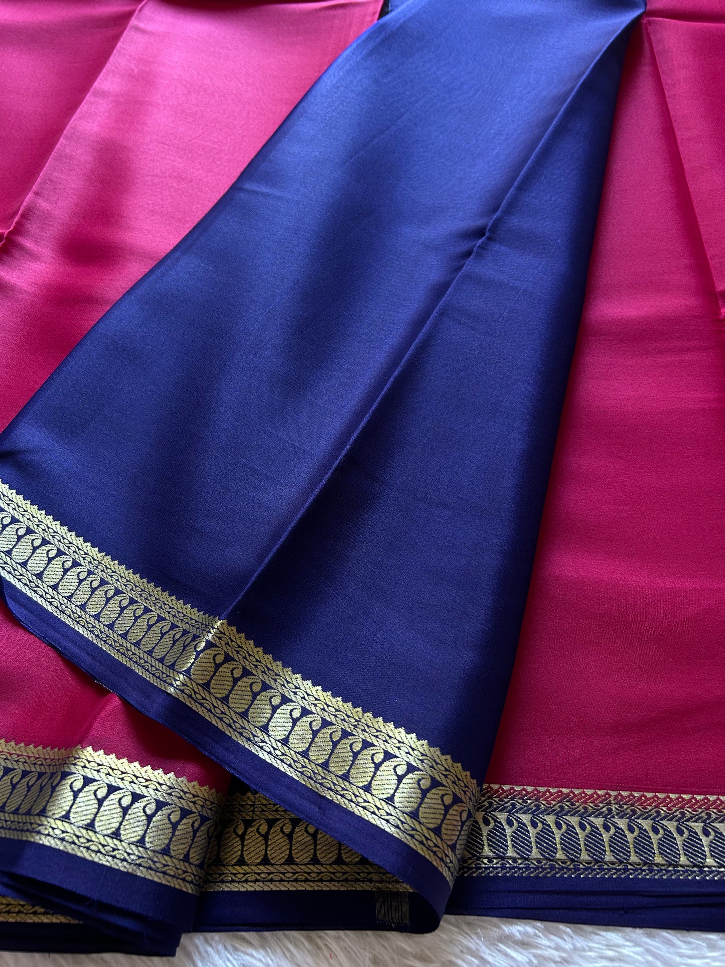 Meena (2D) : Magenta pink-deep blue