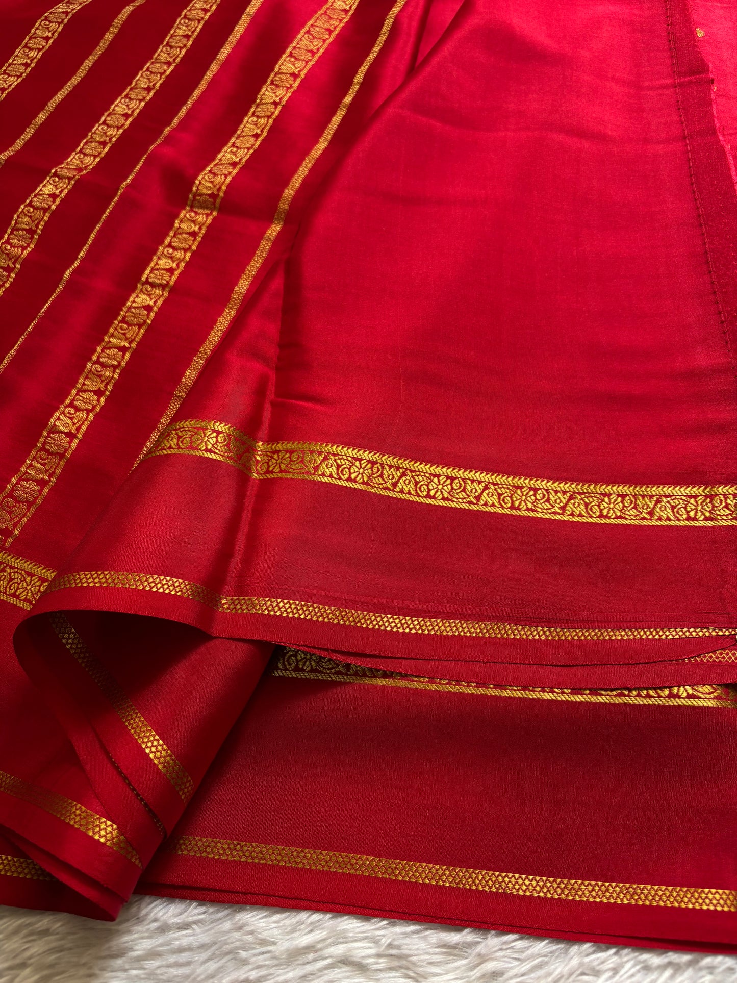 Avani : Solid Red