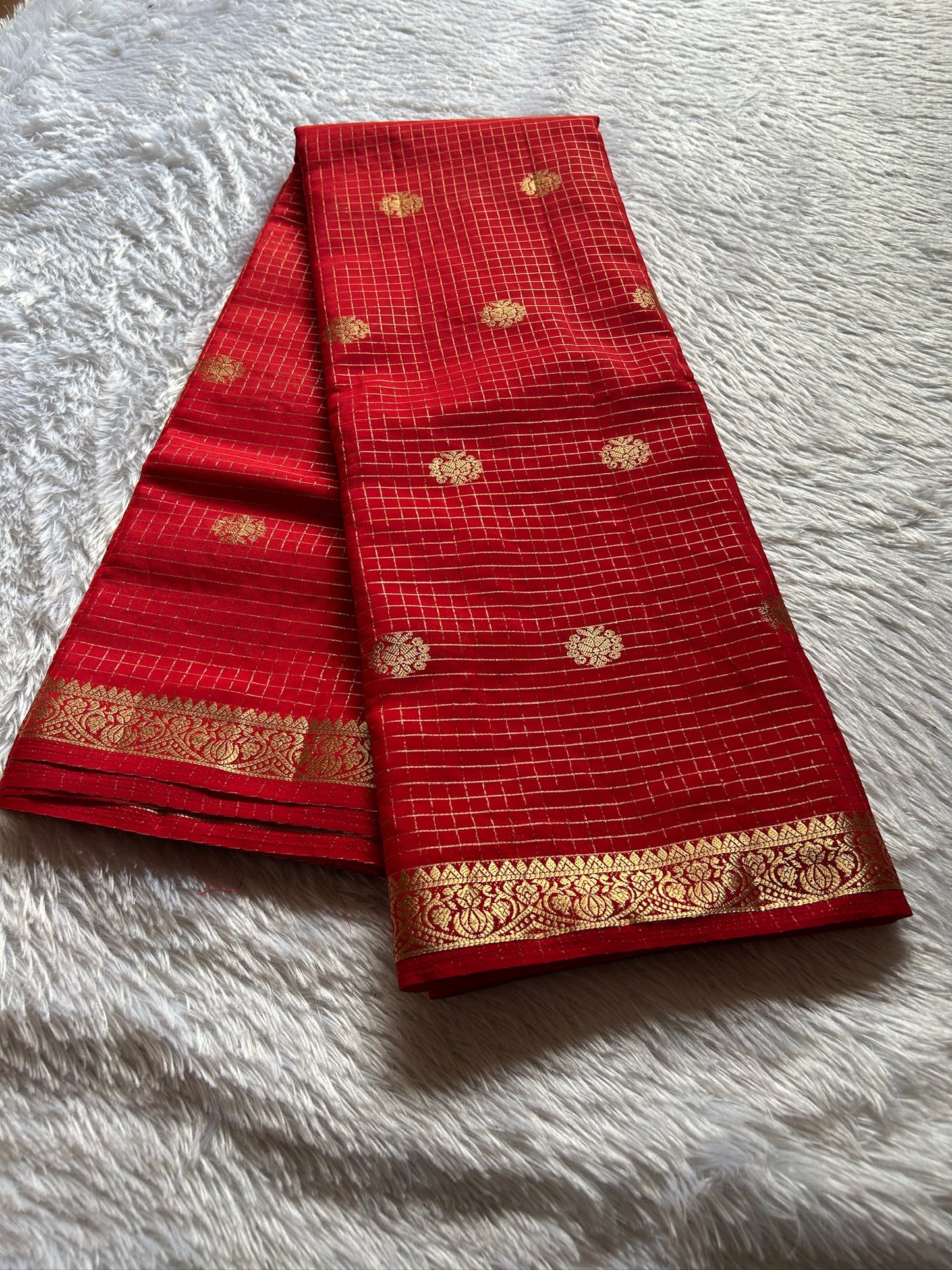 Semi Crepe : Solid Red