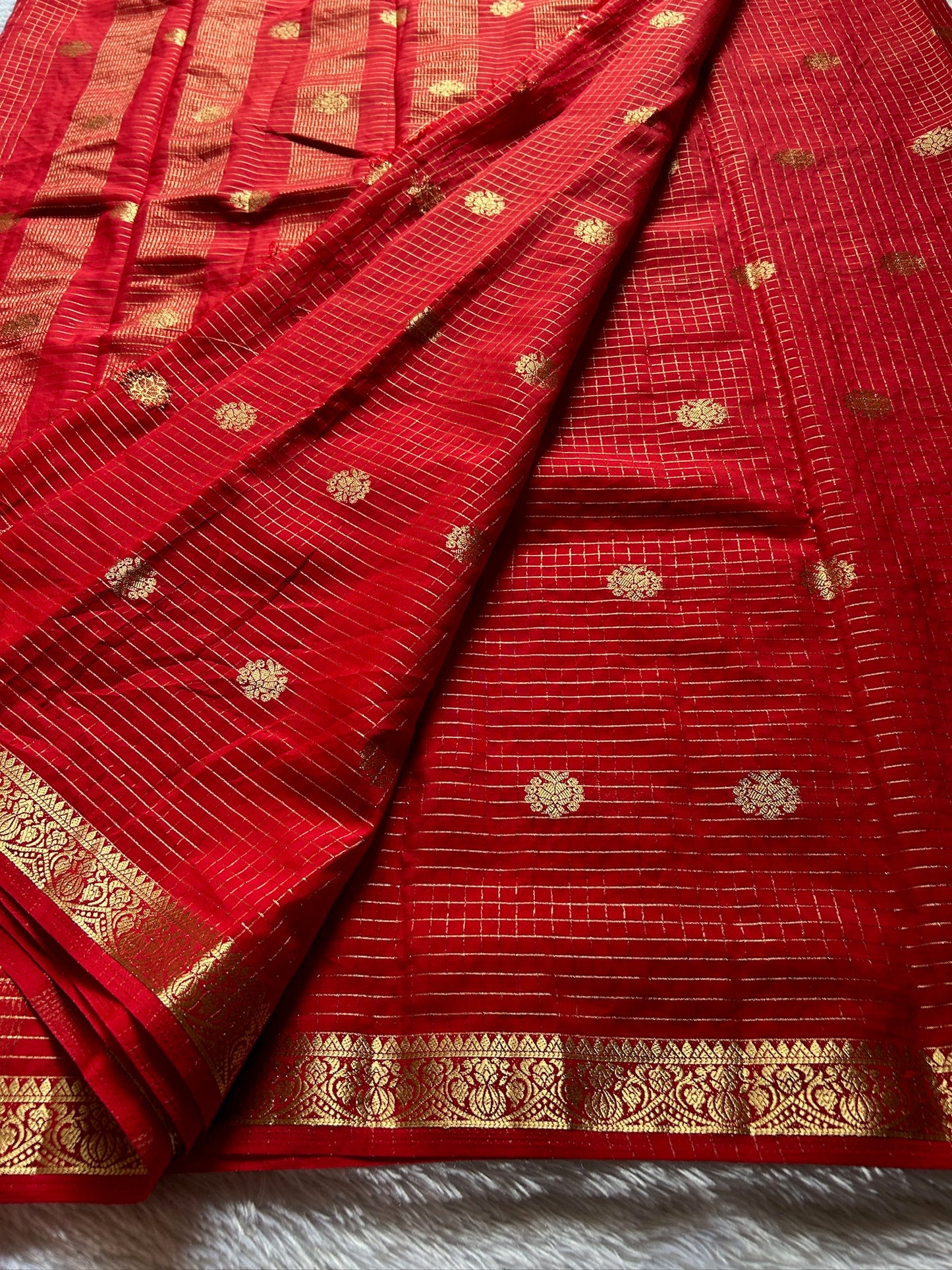 Semi Crepe : Solid Red