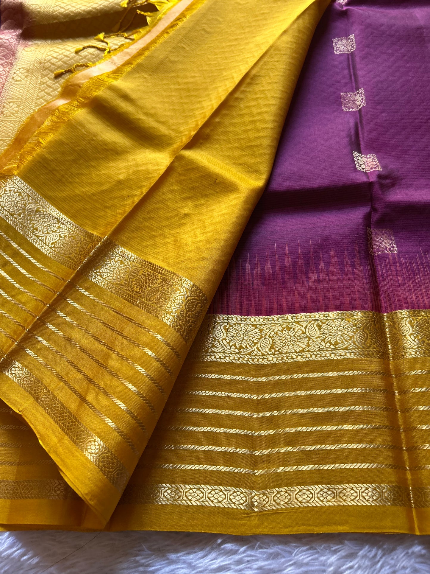 Aruna (2D) : Wine-mustard yellow