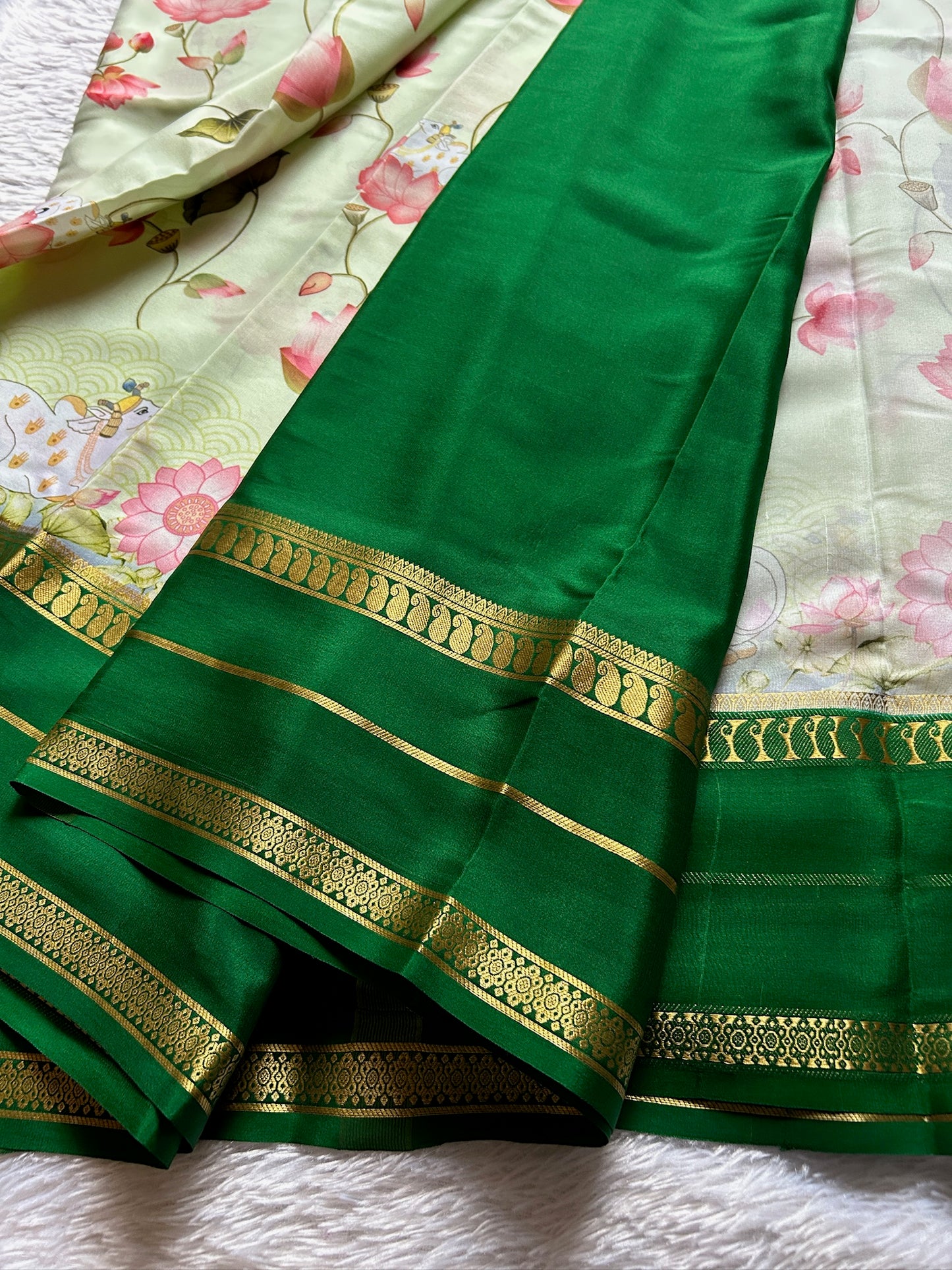 Kasturi (2D) : Light pista green-bottle green