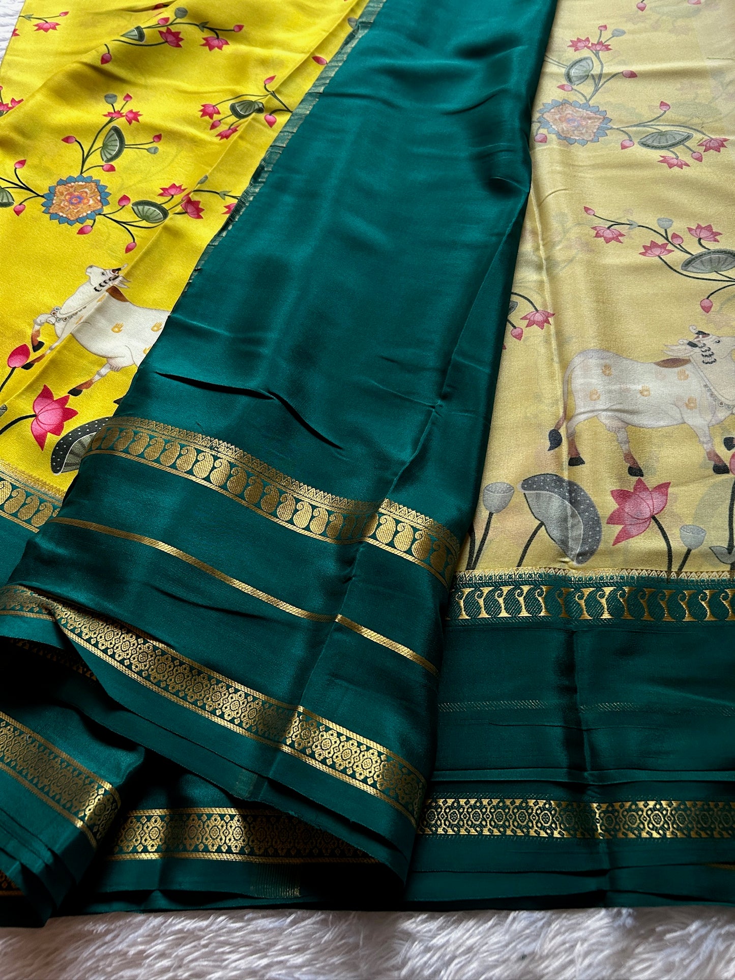 Kasturi (2D) : Lemon yellow-teal green