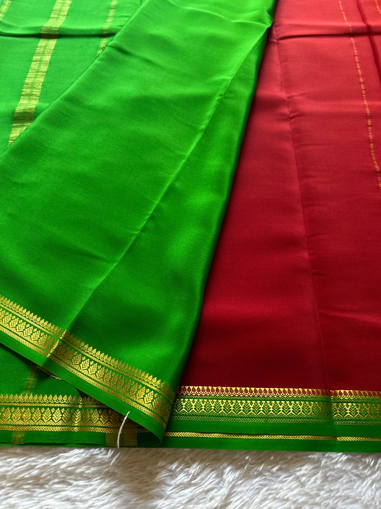 Jyothi (2D) : Maroon-parrot green