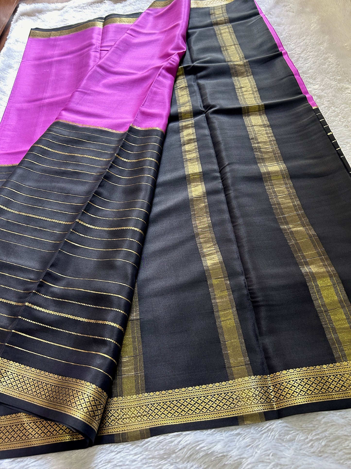 Avani (2D): Pink-black