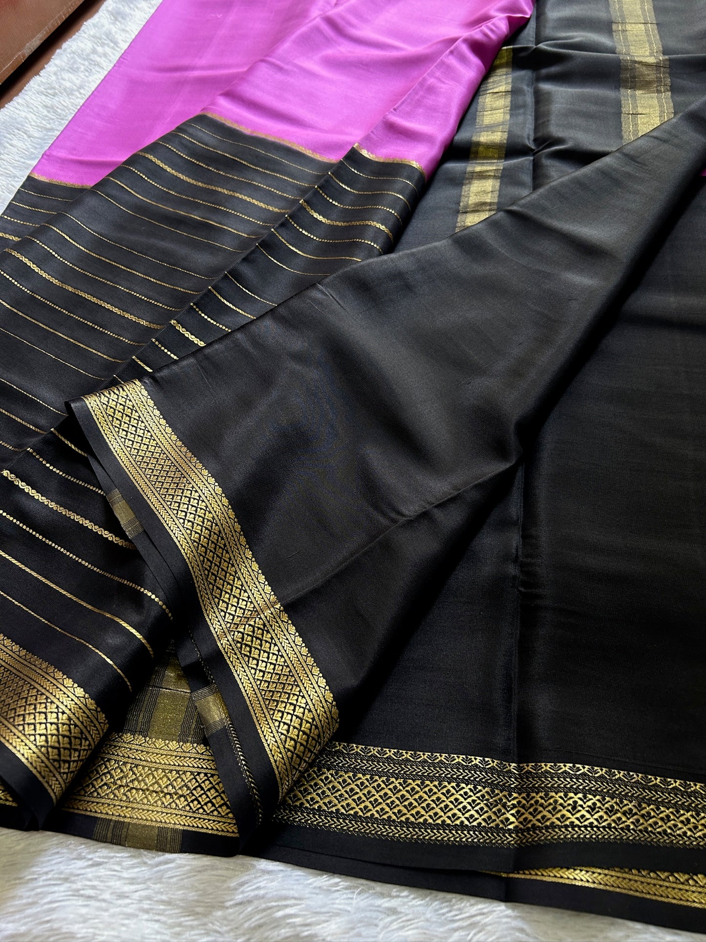 Avani (2D): Pink-black