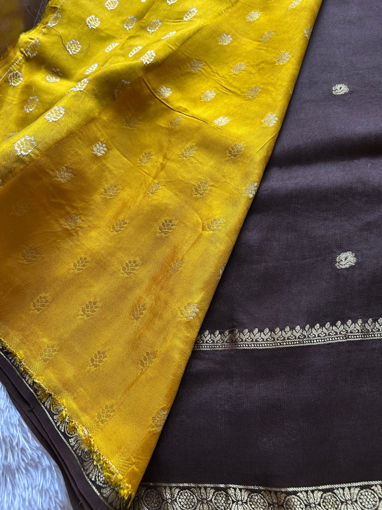 SS104 : Solid Deep brown