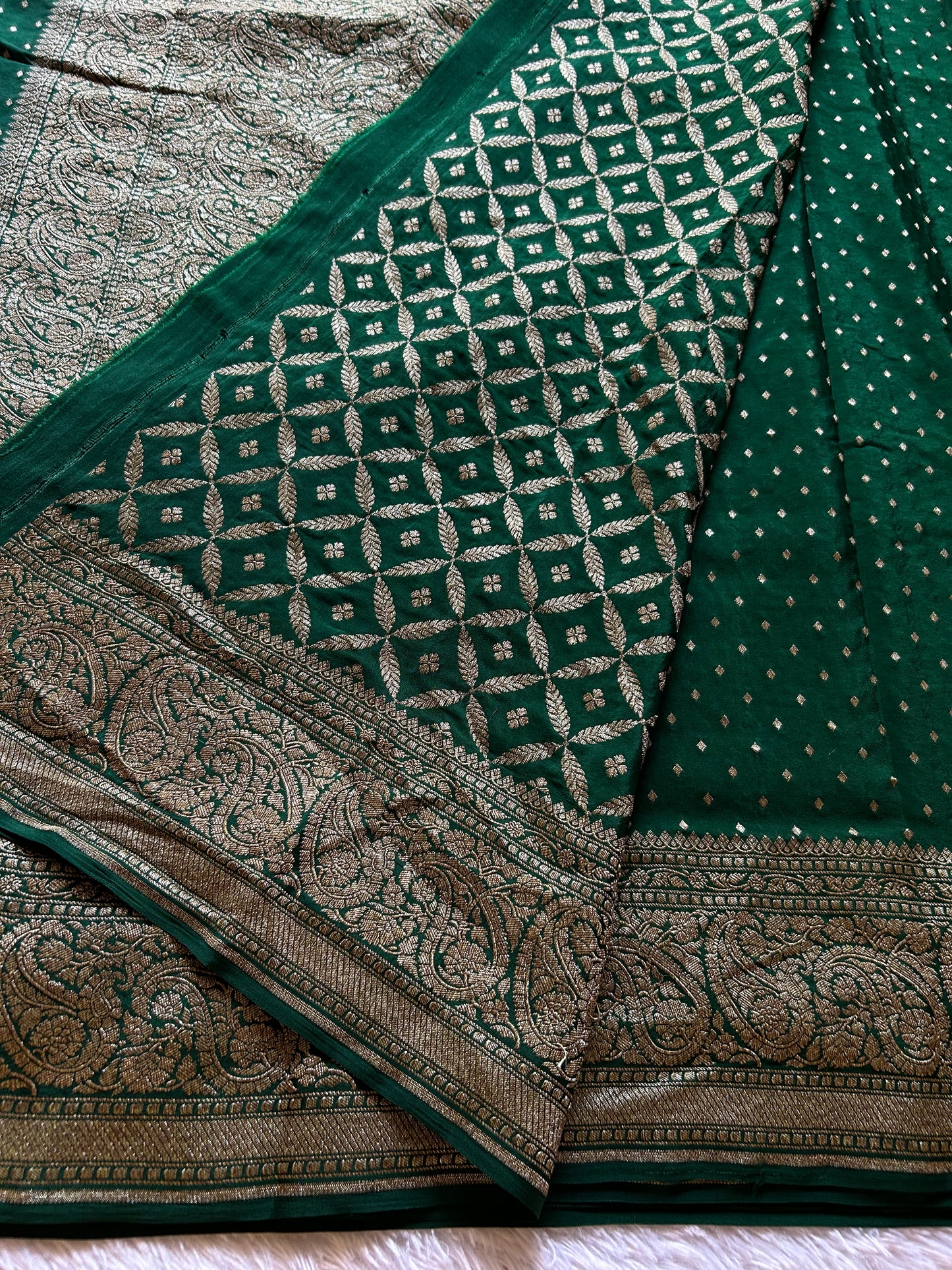 Menaka : Solid Dark green