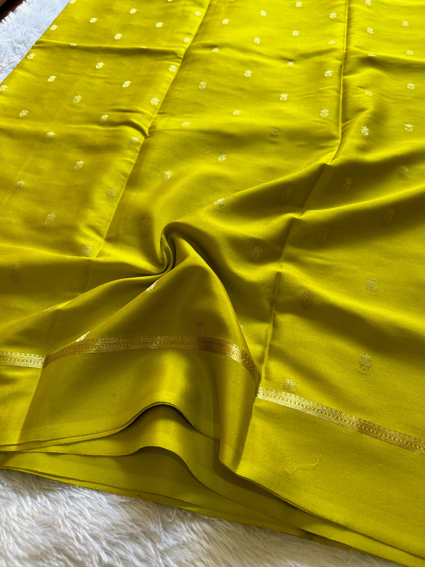 Sahana: Solid olive