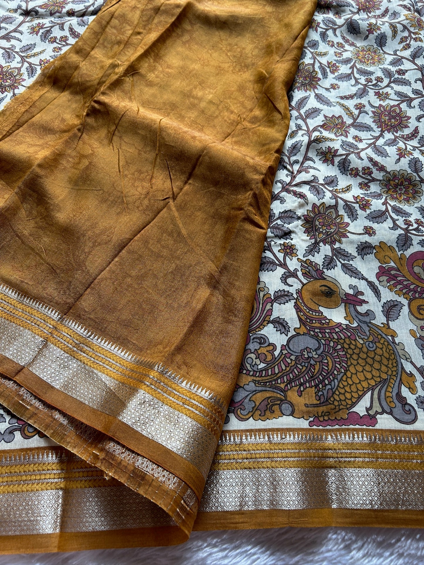 Sarala (2D) : Off white-mustard