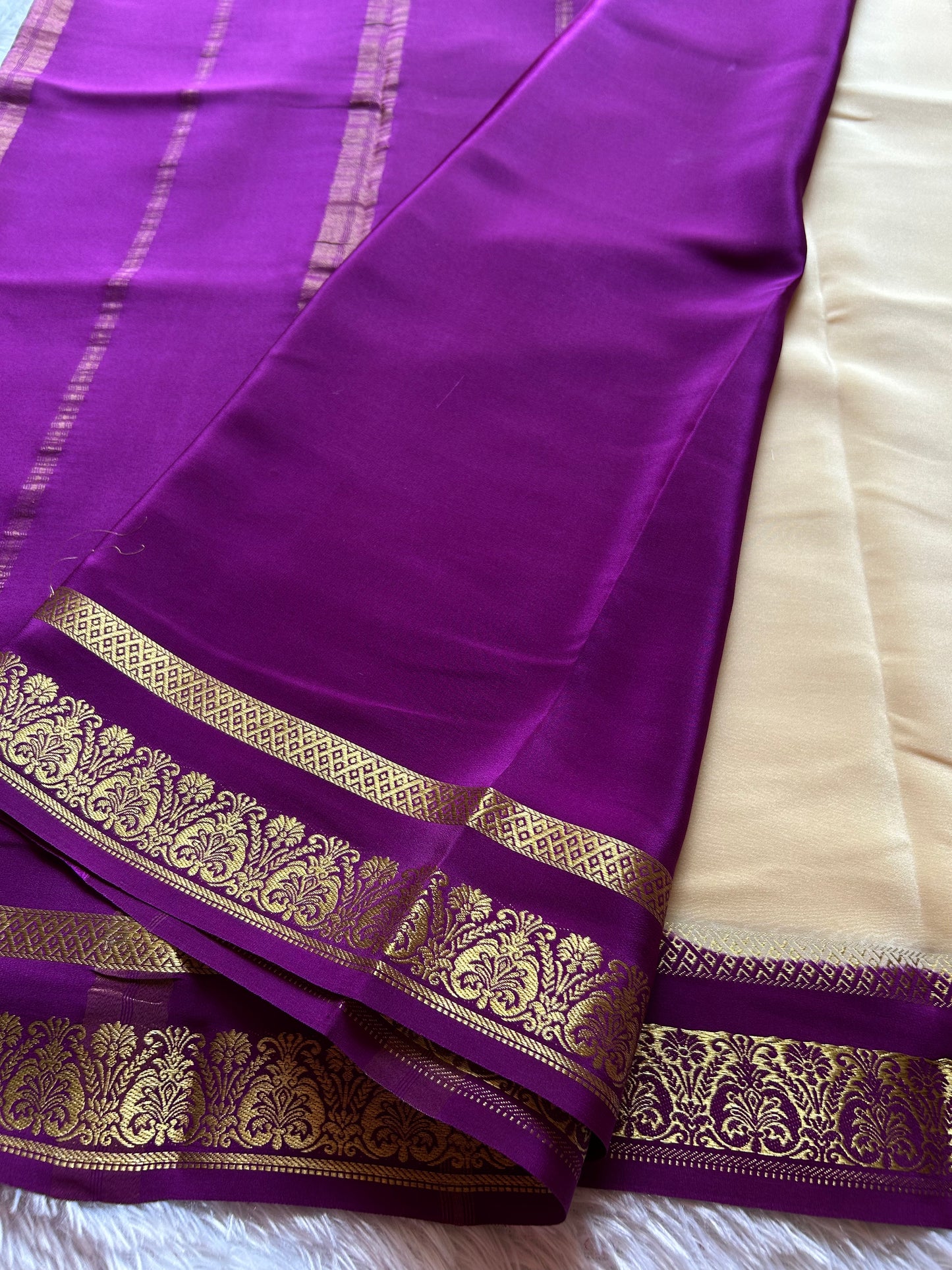 Madhura (2D) : Off white-magenta