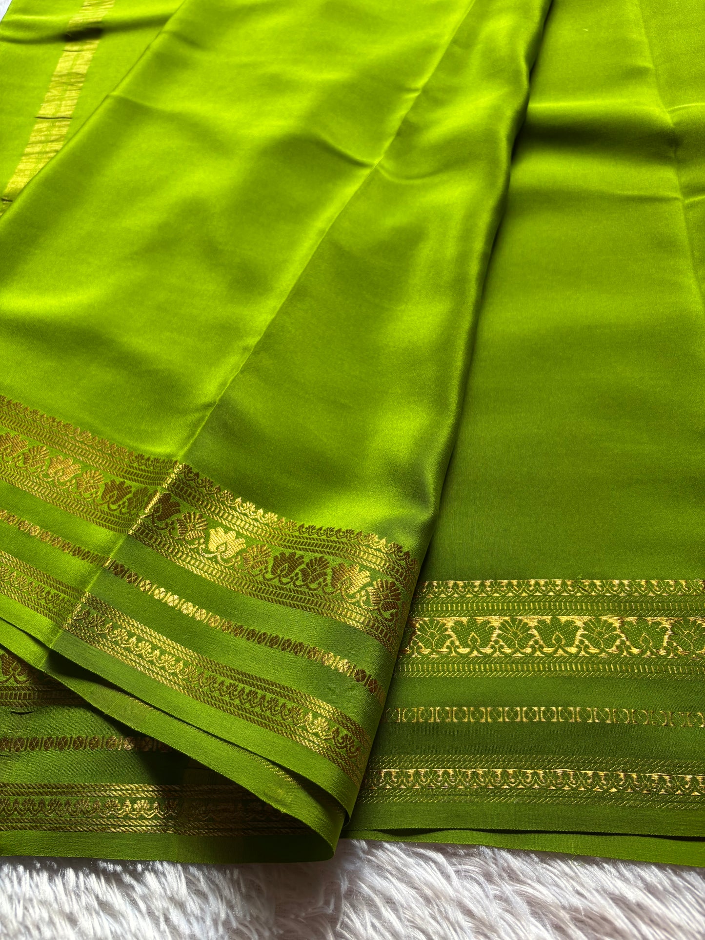 Padmaja : Solid Mehendi green
