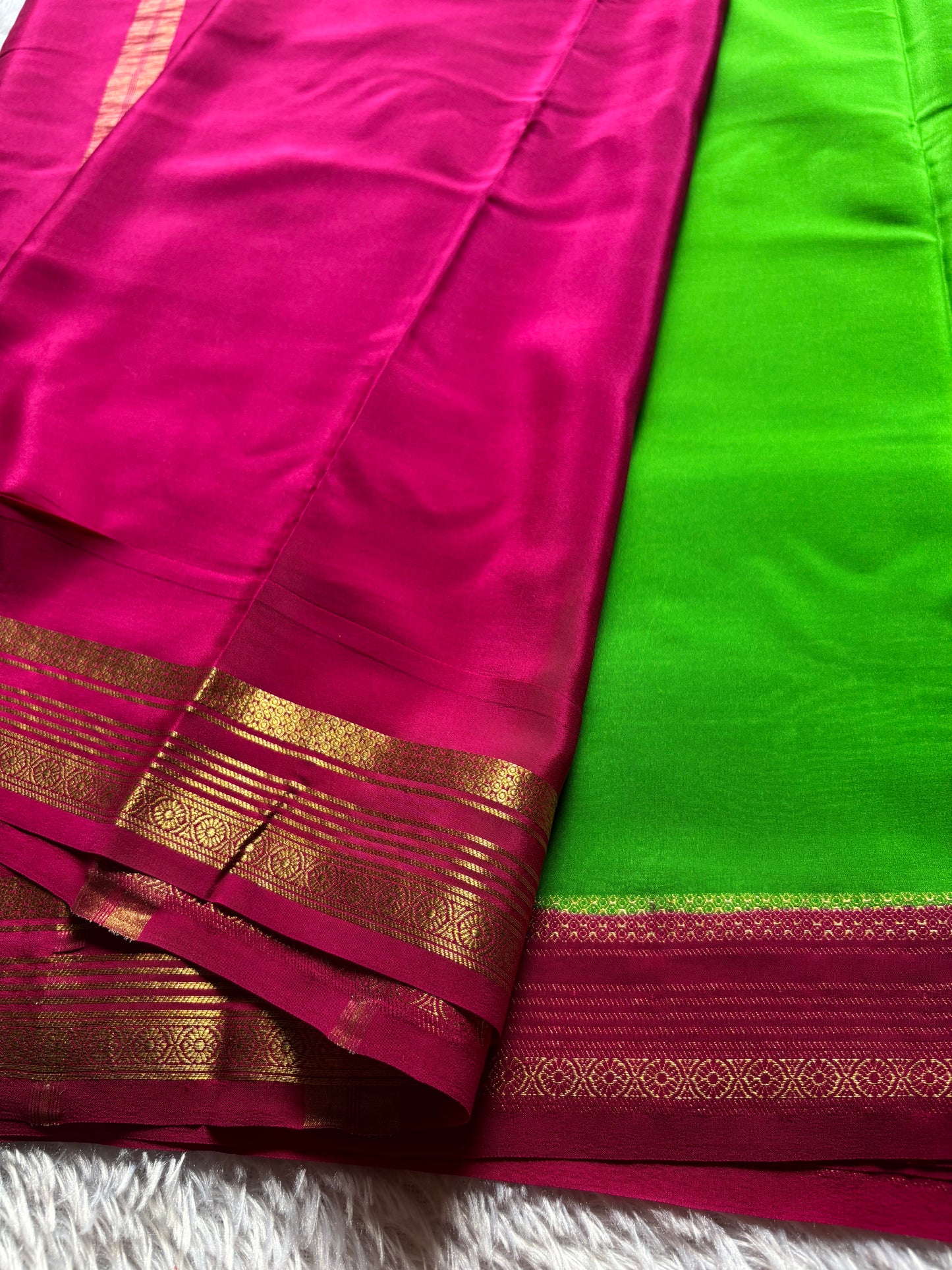 Bhoomi (2D) : Parrot green-rani pink