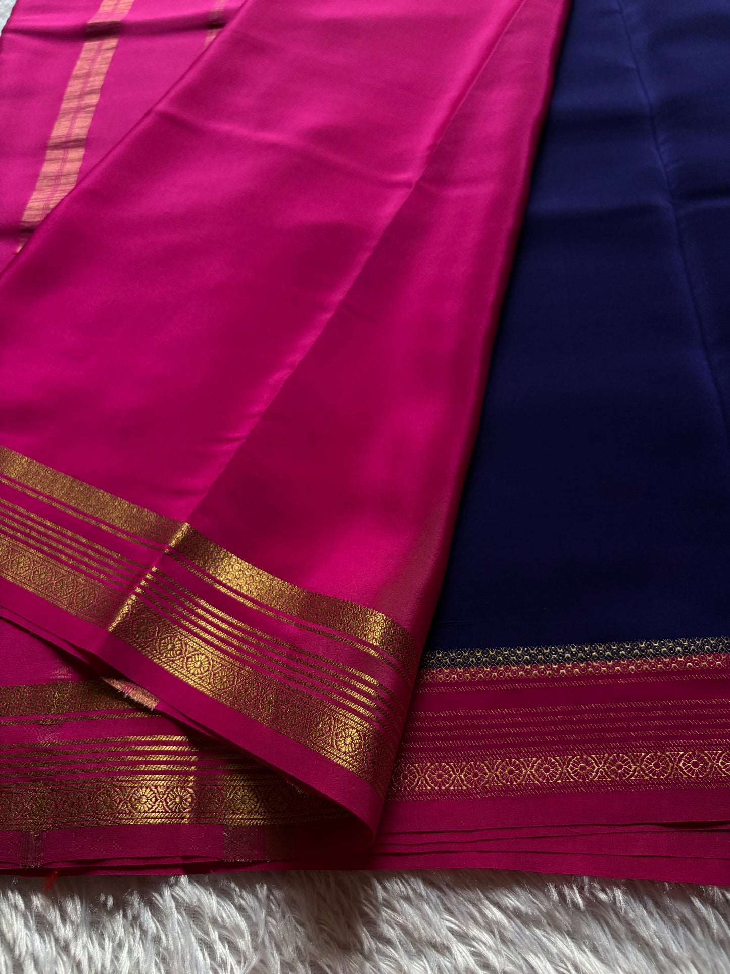 Bhoomi (2D) : Dark blue-rani pink