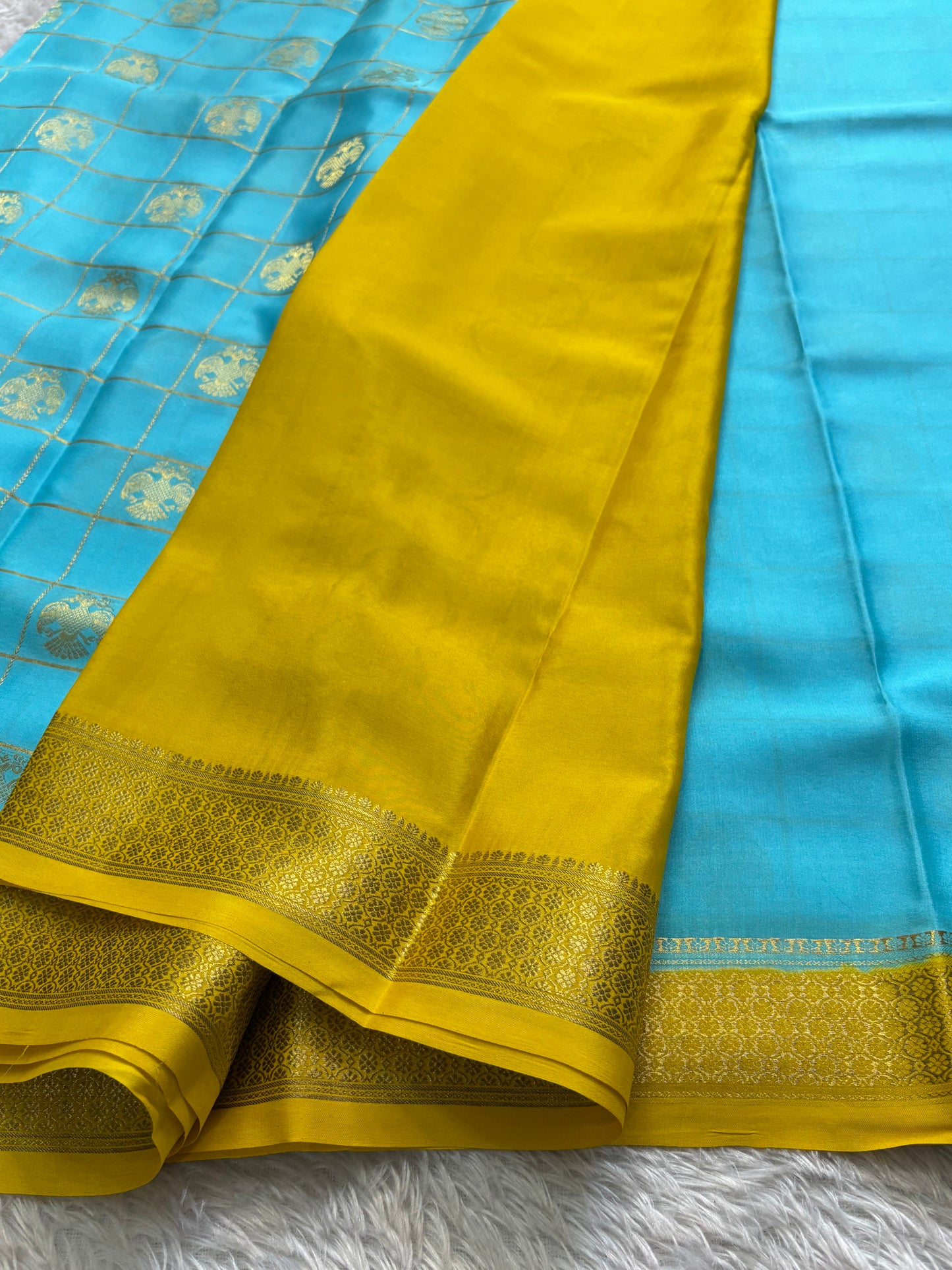 Ambuja (2D) : Sea blue-yellow