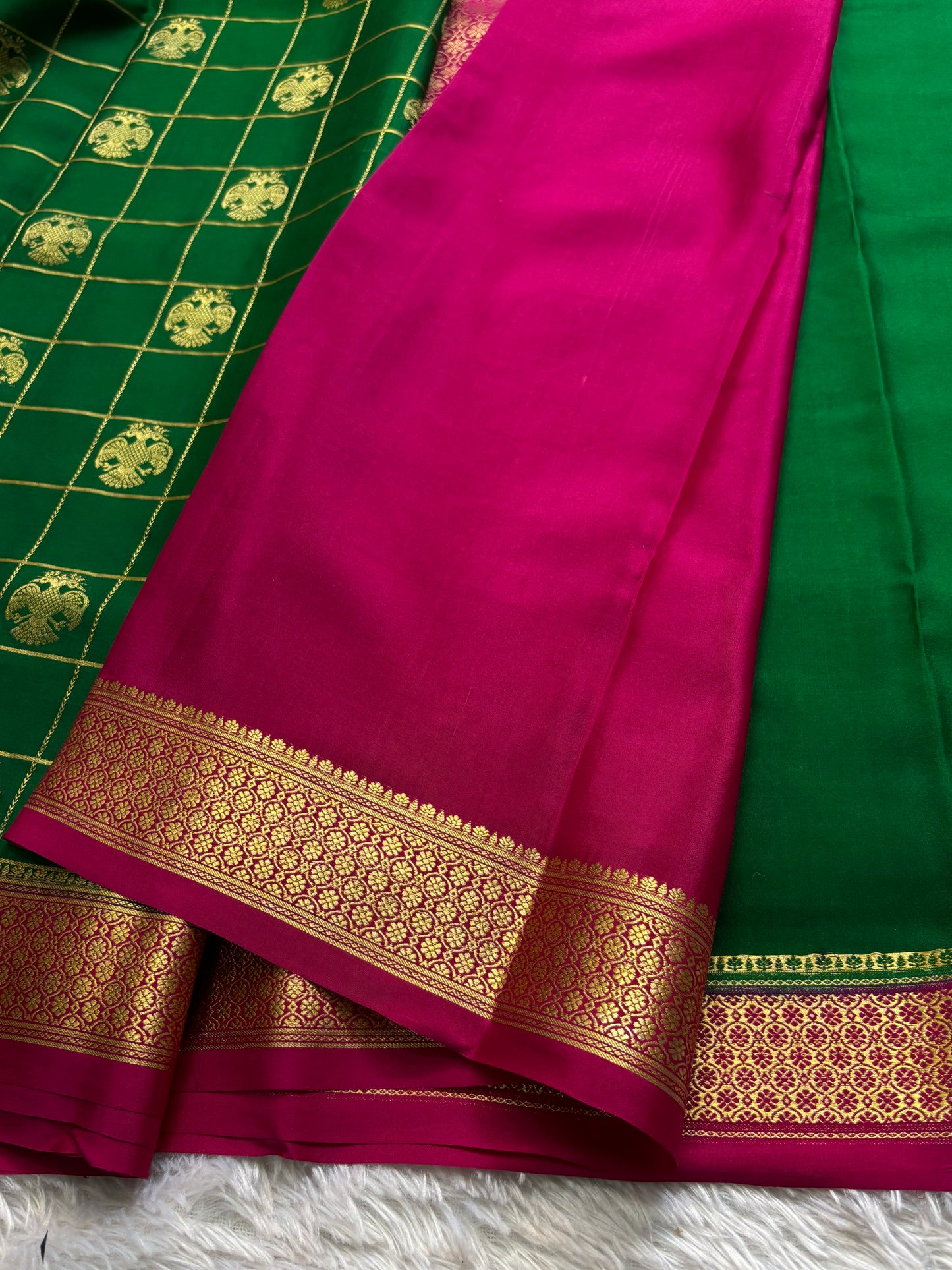 Ambuja (2D) : Bottle green-rani pink