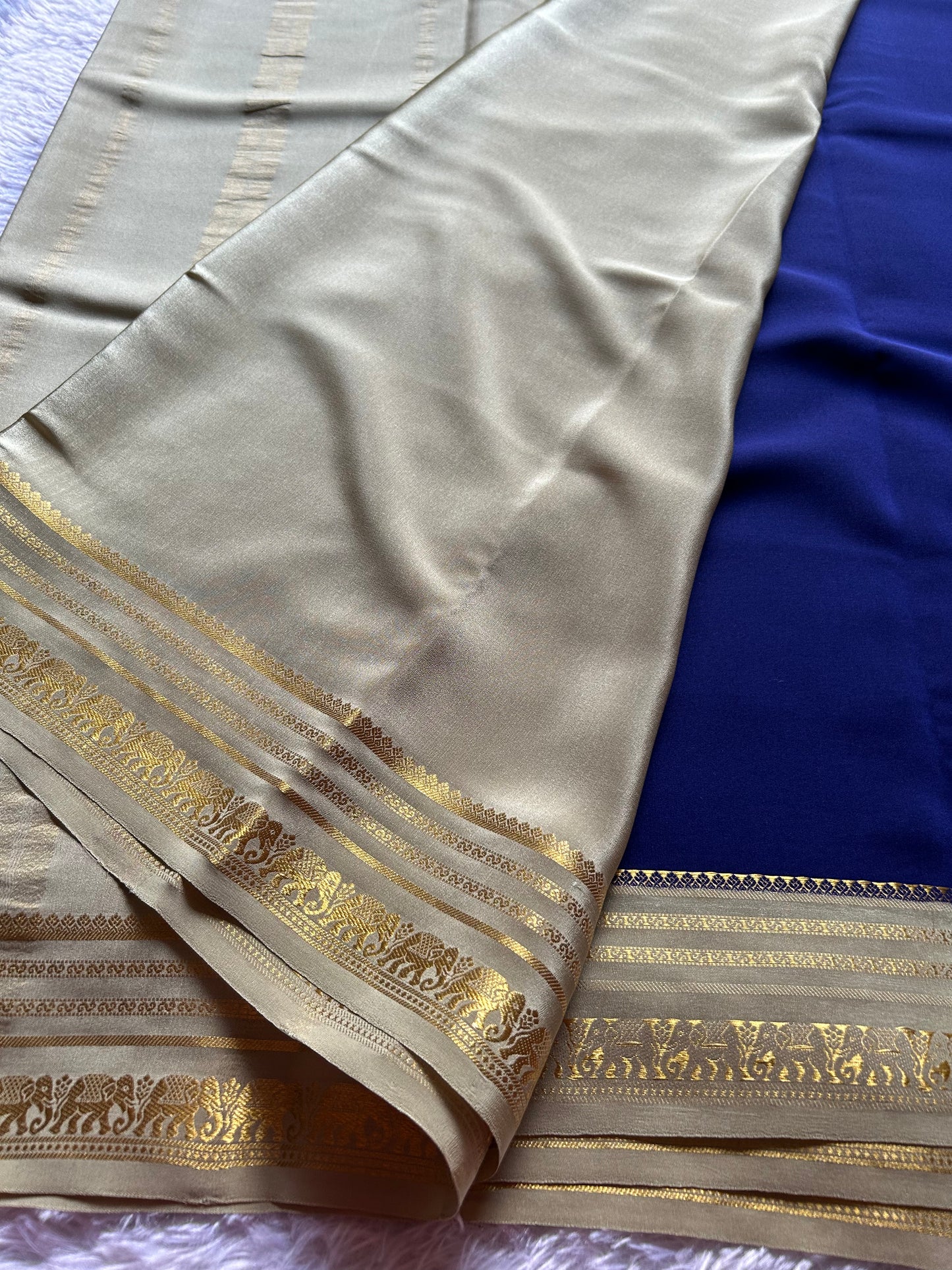 Eshwari (2D) : Navy blue-off white