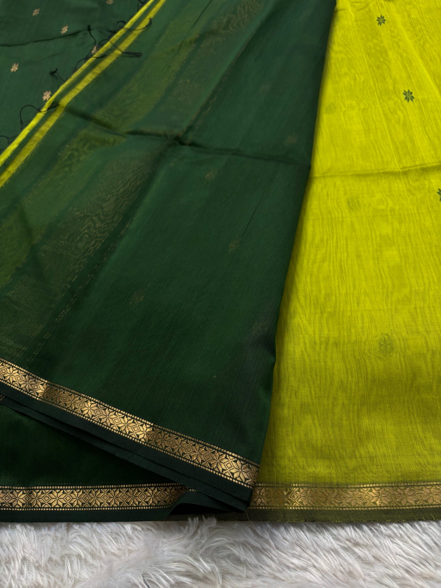 MCS103 (2D) : Mehendi green-bottle green