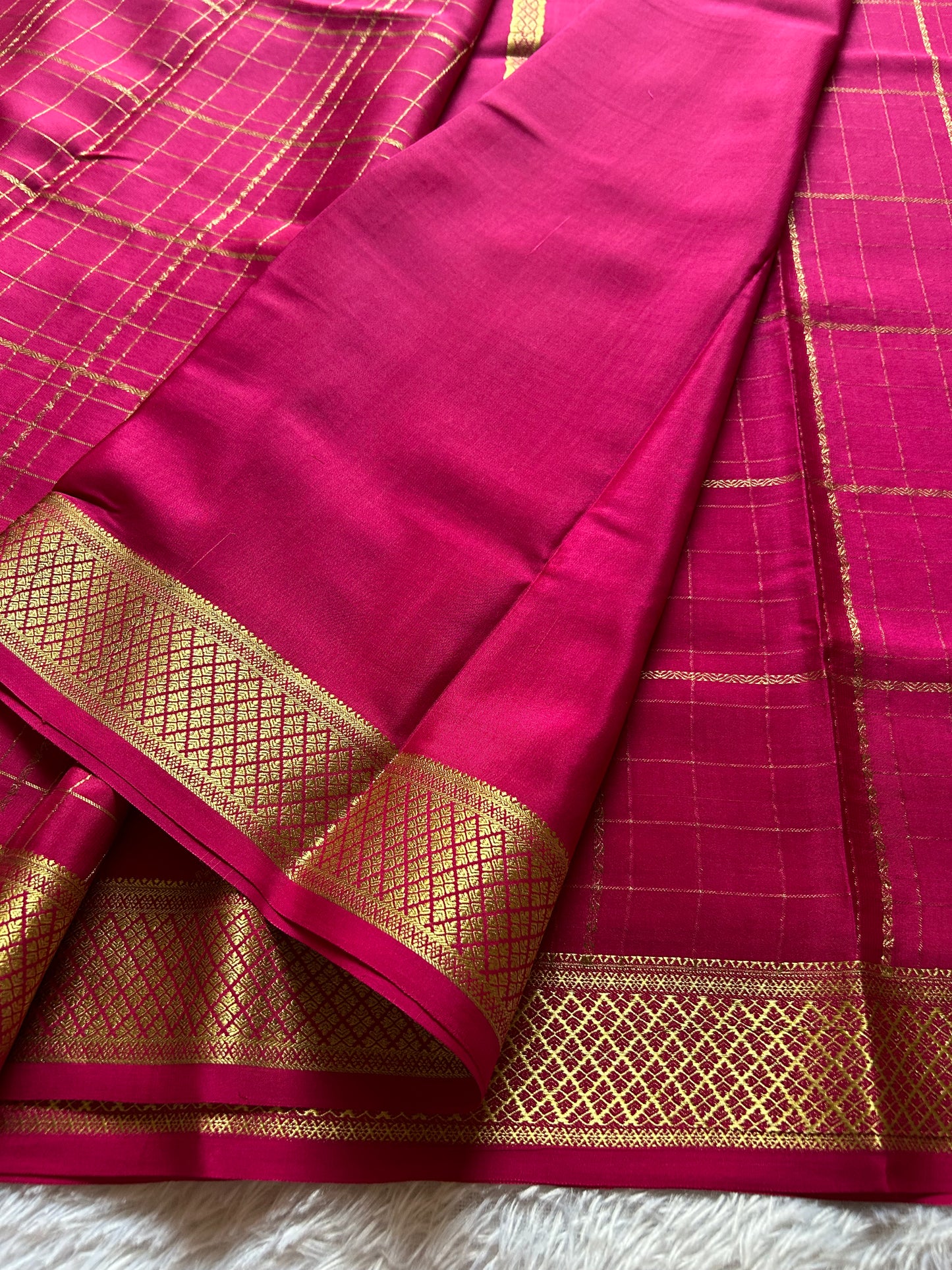Sushma (2D) : Solid Hot pink