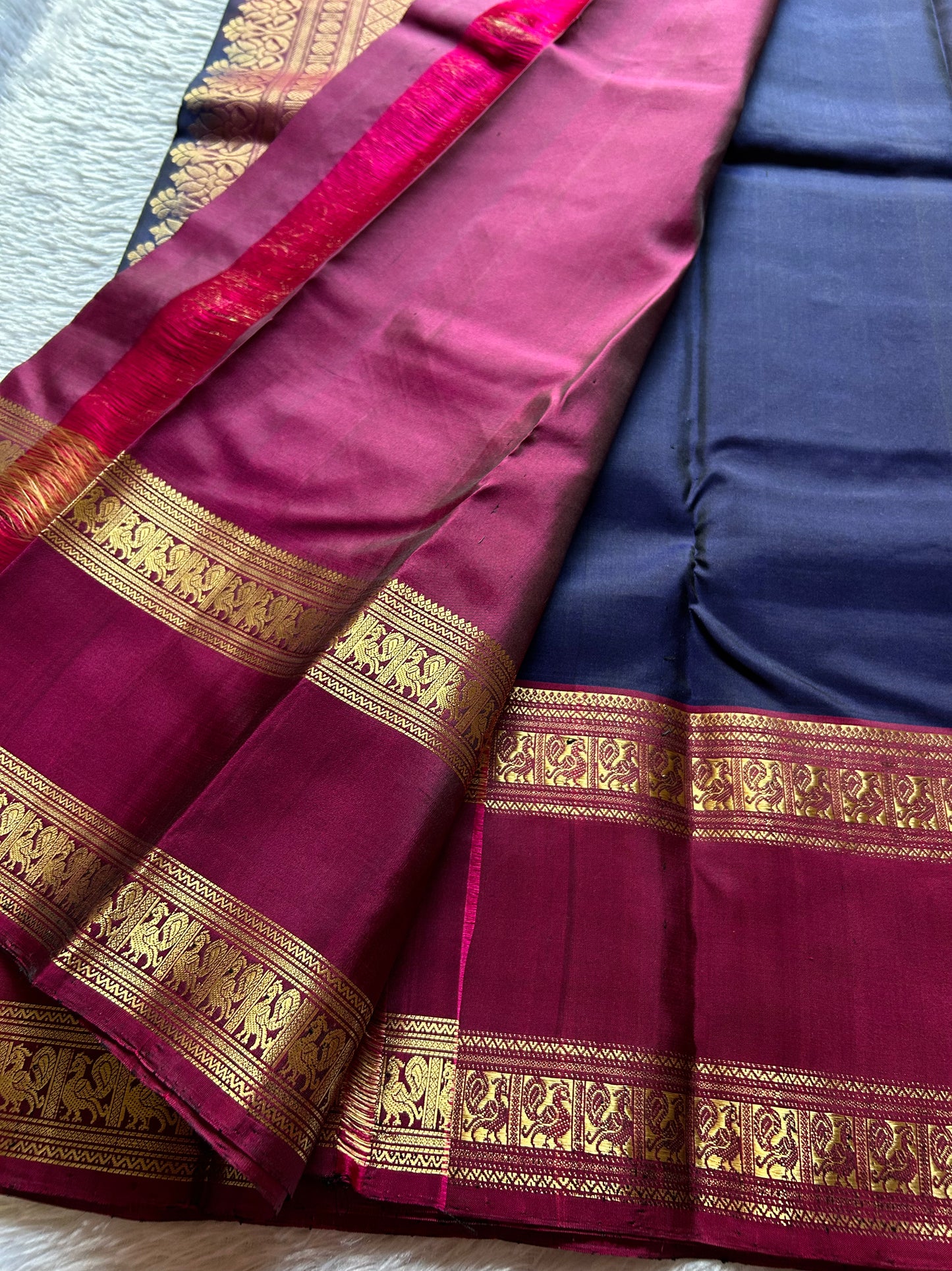 Lakshmi (2D) : Dark blue-magenta